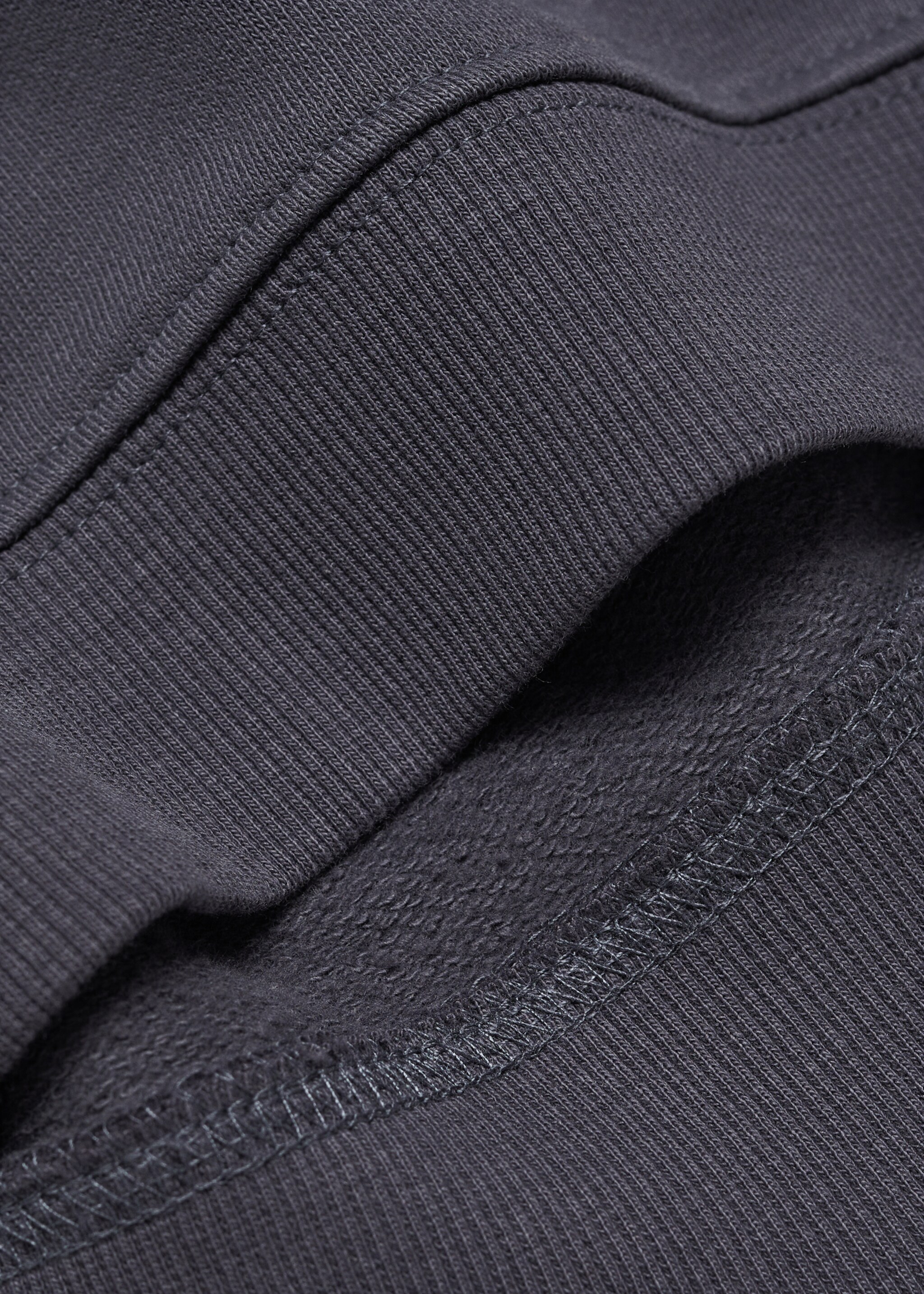 Sweatshirt mit aufgesticktem Schriftzug - Detail des Artikels 1