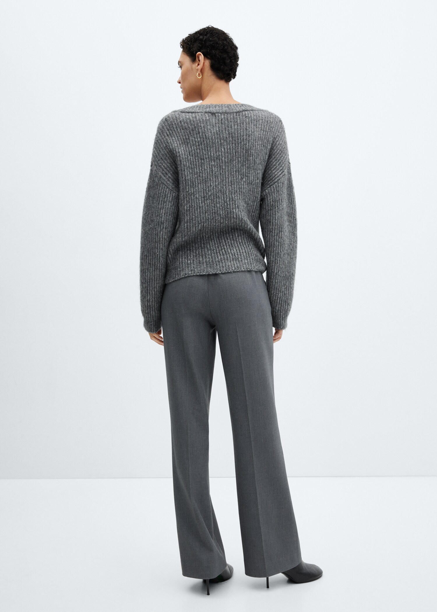 Straight-fit long trousers - Reverse of the article