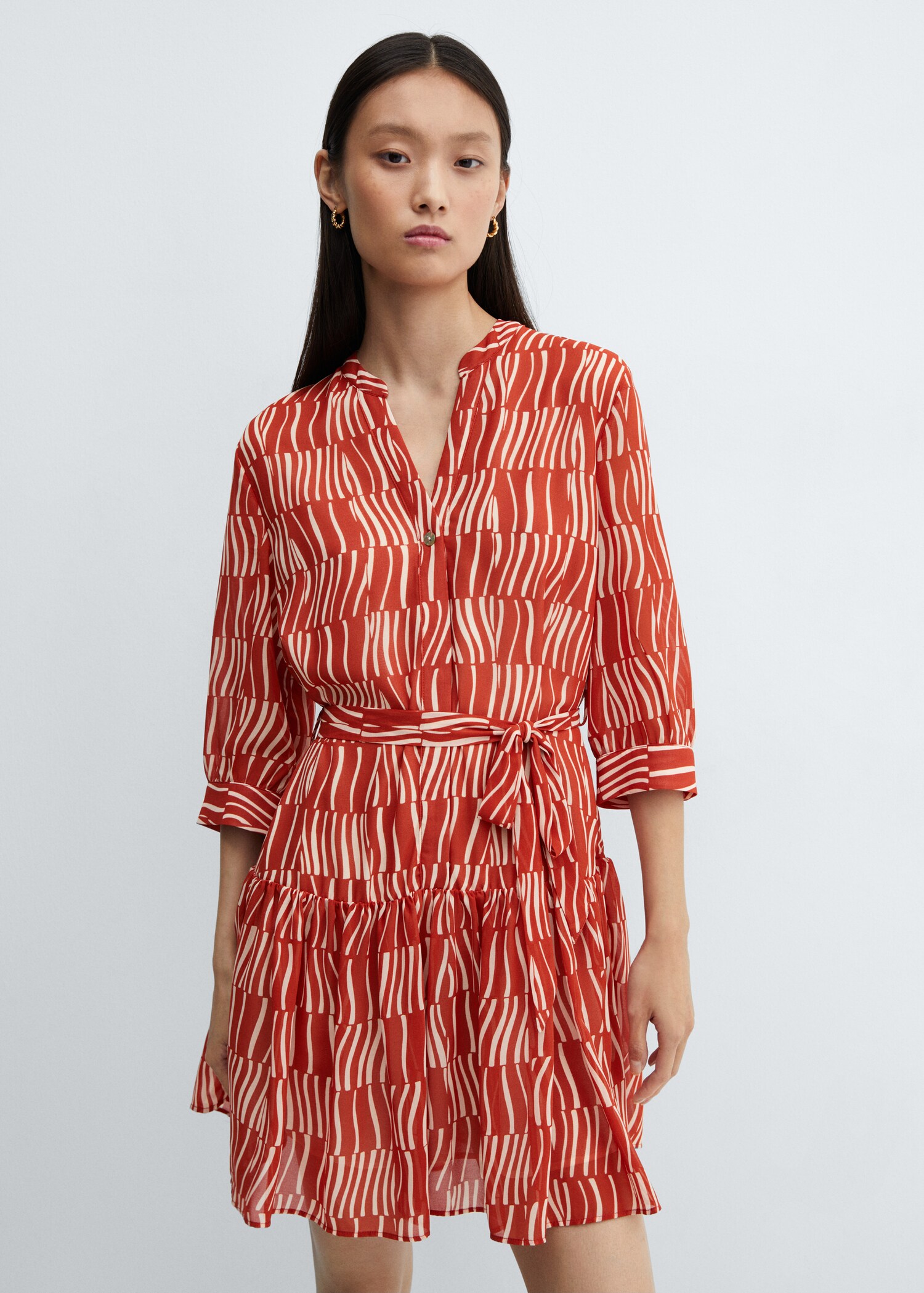Robe imprimée à nœud - Plan moyen