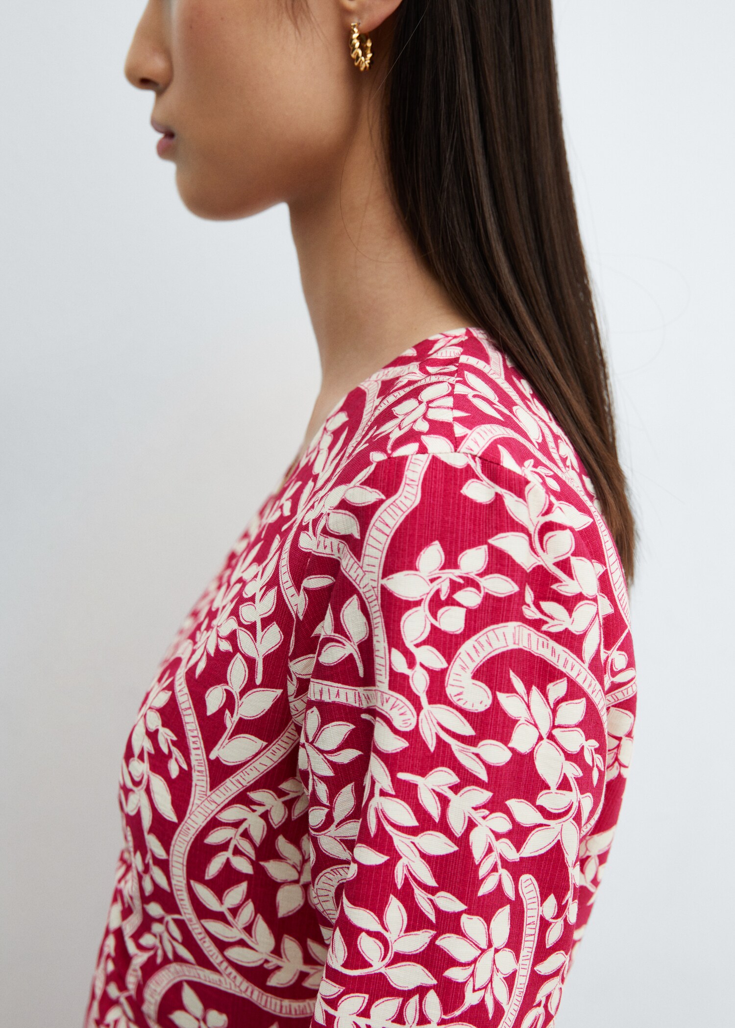 Geblümtes Kleid mit Ring-Detail - Detail des Artikels 6