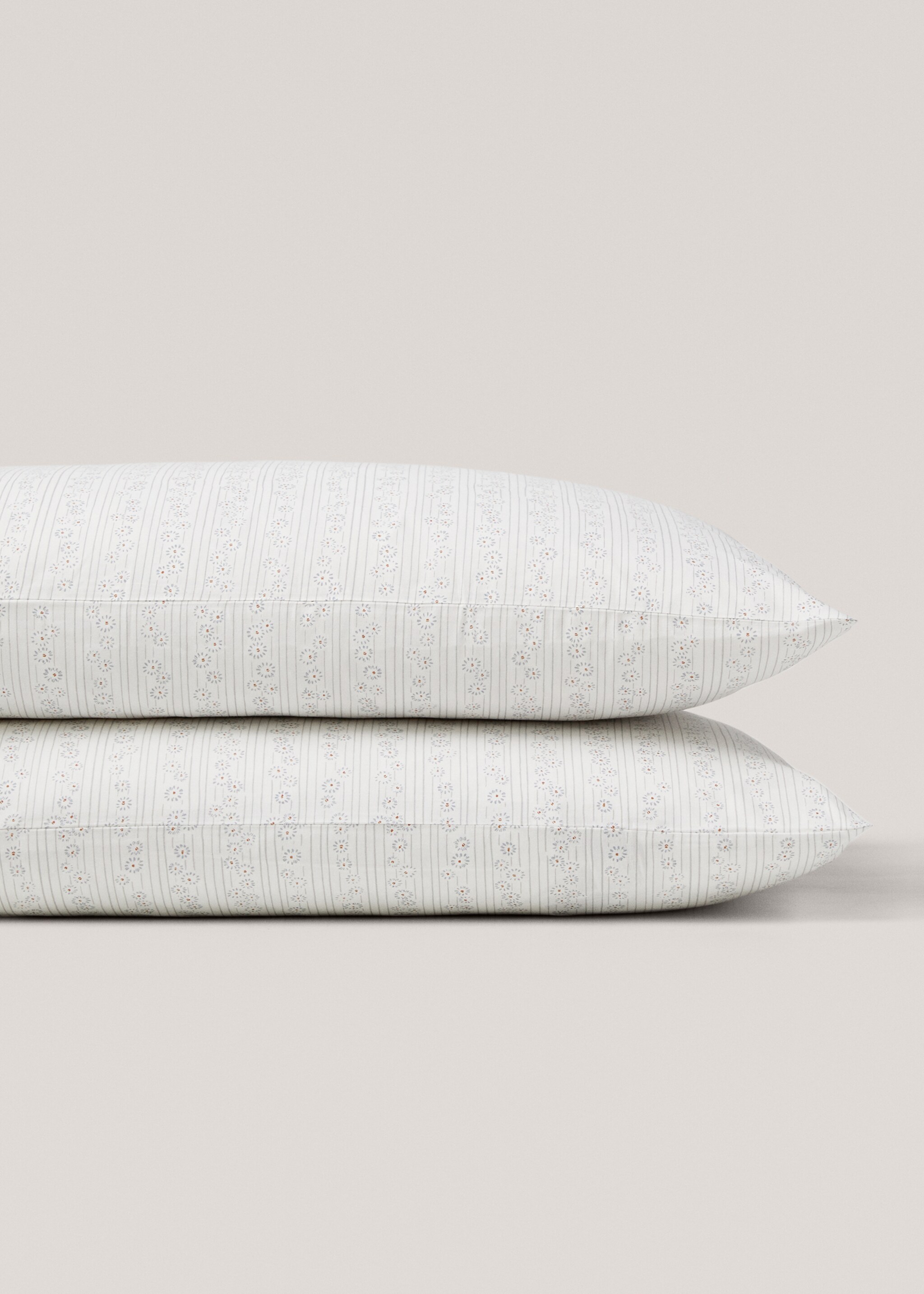 Cotton pillowcase with flowers 50x75cm - Details of the article 1