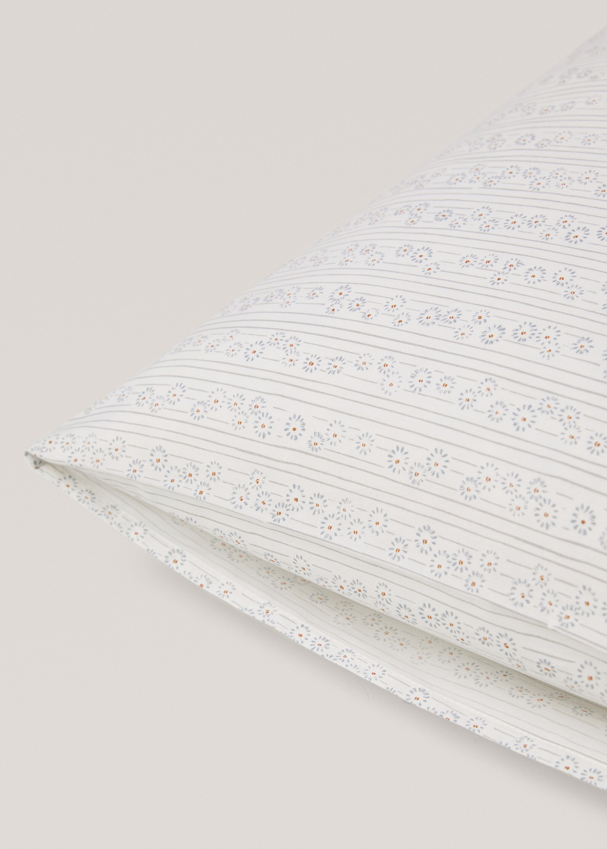 Cotton pillowcase with flowers 50x75cm - Details of the article 2