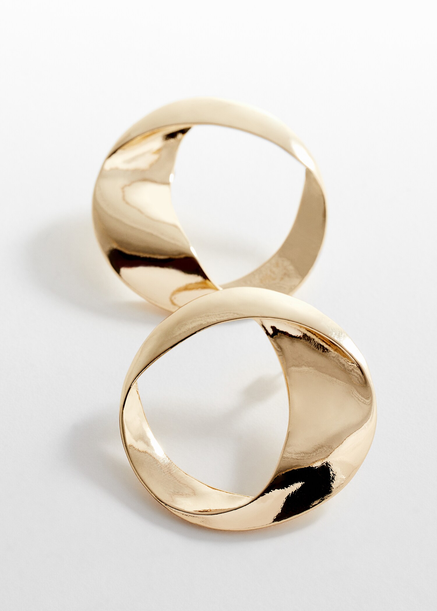Twisted hoop earrings - Details of the article 1