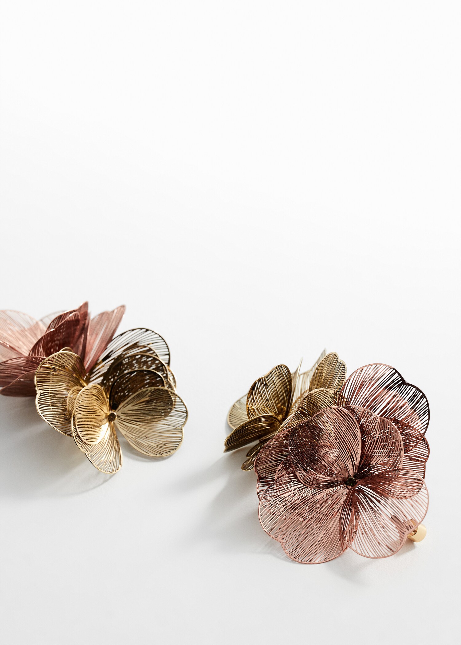 Boucles d'oreilles pendantes fleurs - Détail de l'article 1