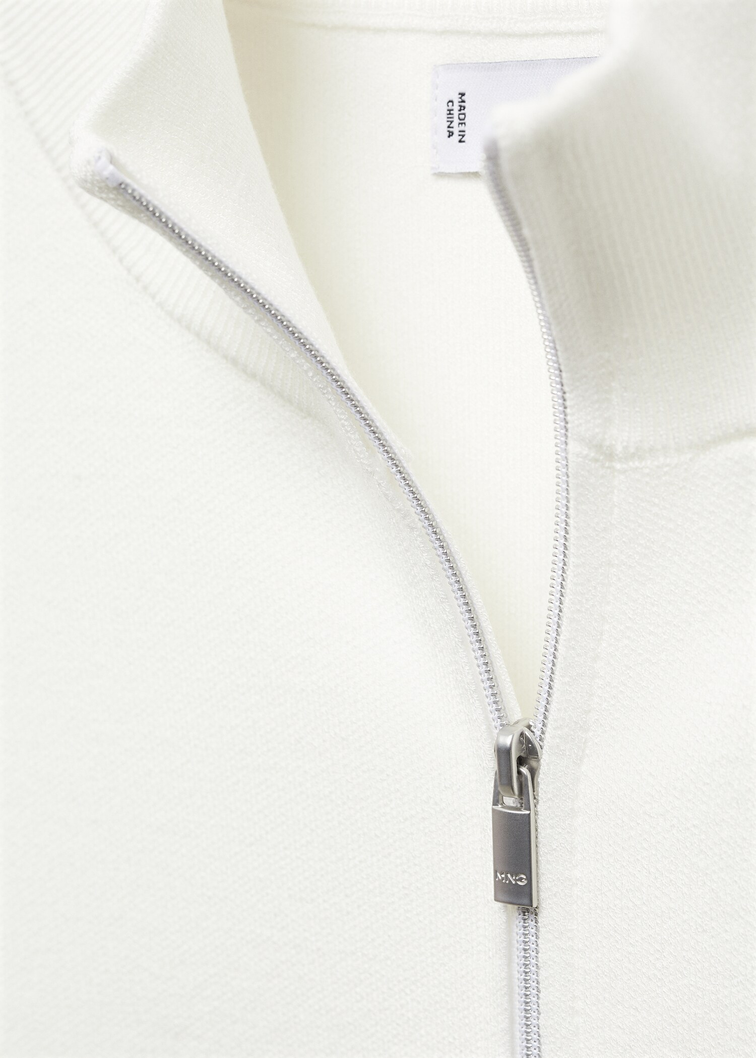 Pullover mit halbhohem Zip-Kragen - Detail des Artikels 8