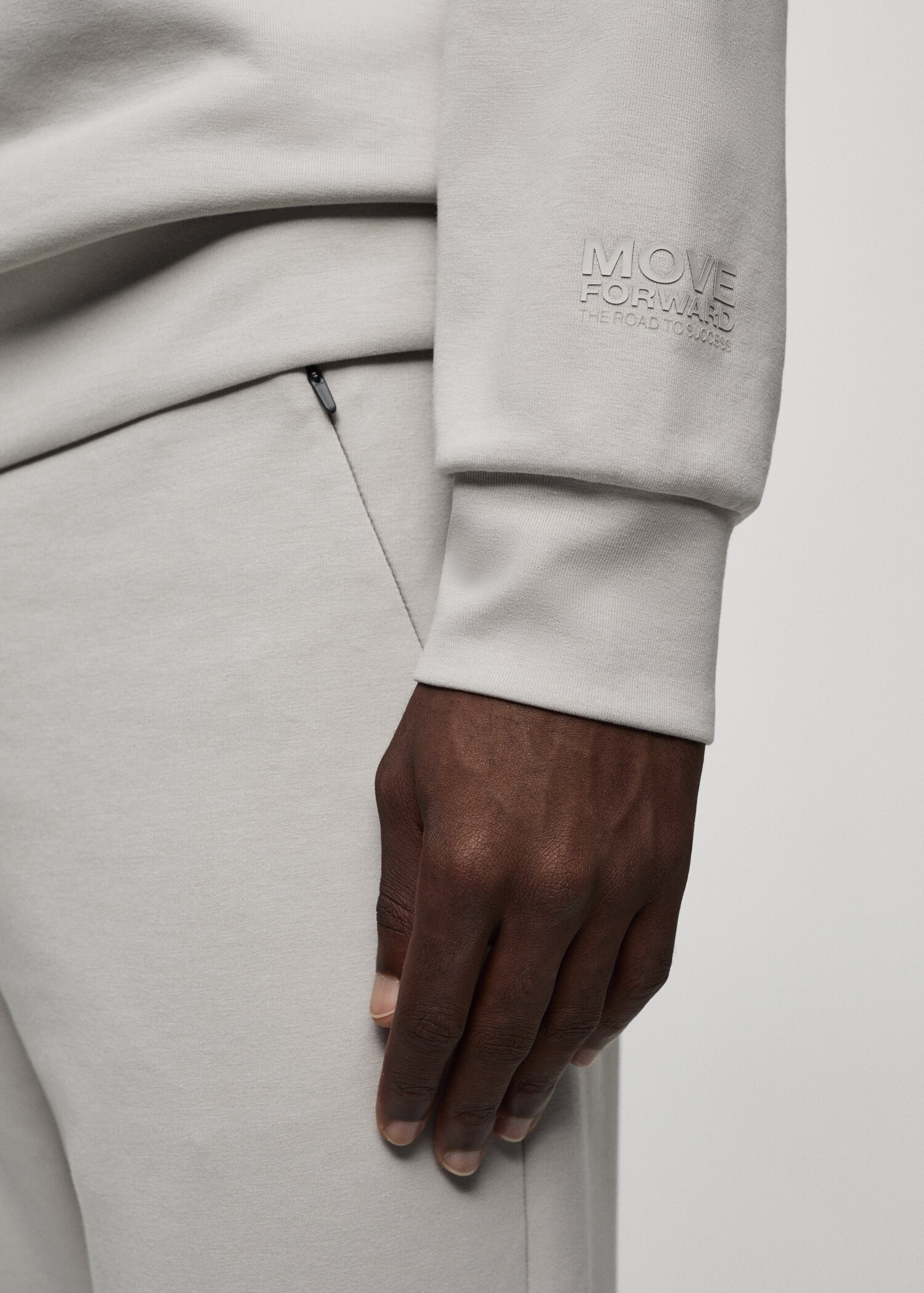Technical-fabric message sweatshirt - Details of the article 4