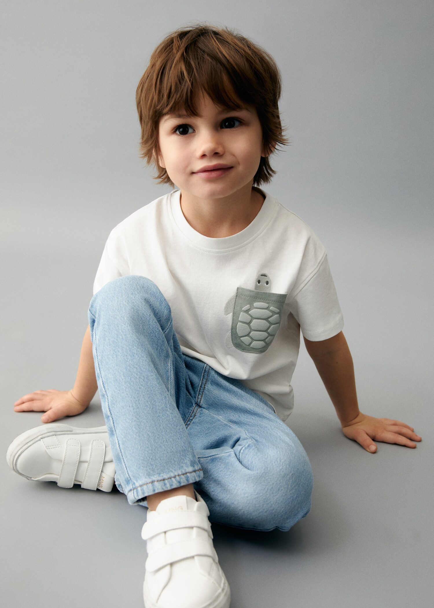 Chest-pocket printed T-shirt - Details of the article 2