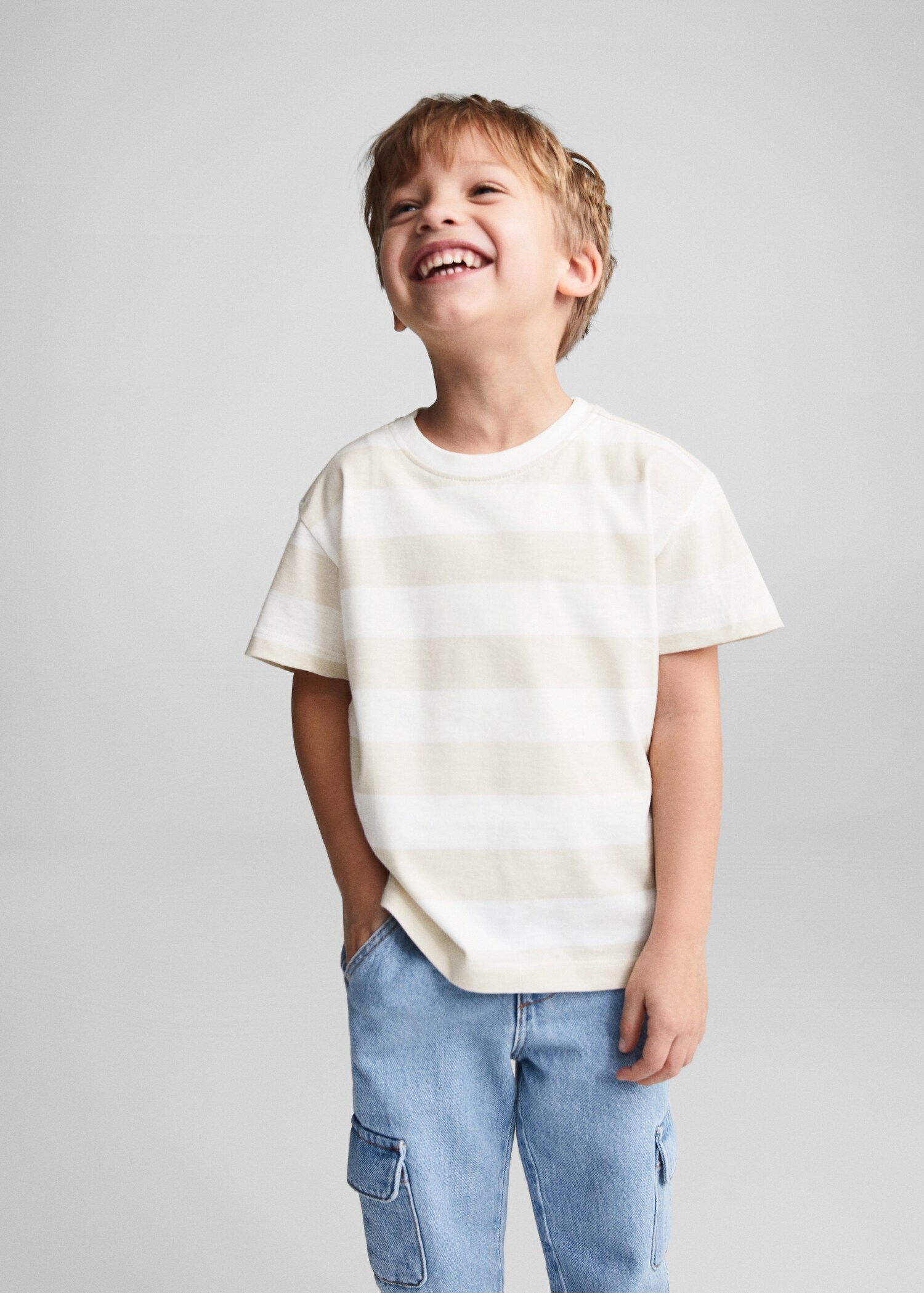 Gestreiftes T-Shirt mit Zeichnung - Mittlere Ansicht