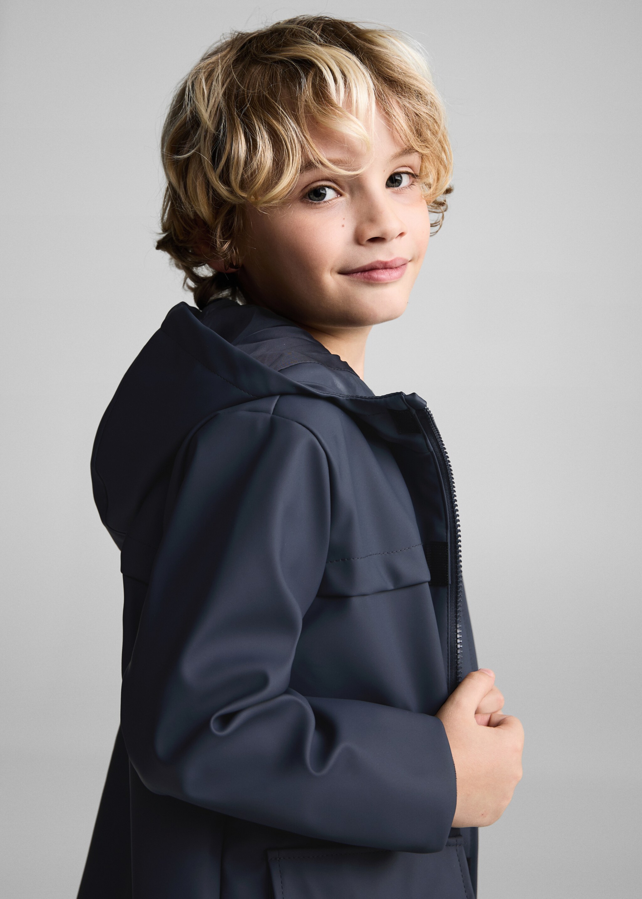 Hooded parka with pocket - Details of the article 1, Blue. Ref: 67024781-00.