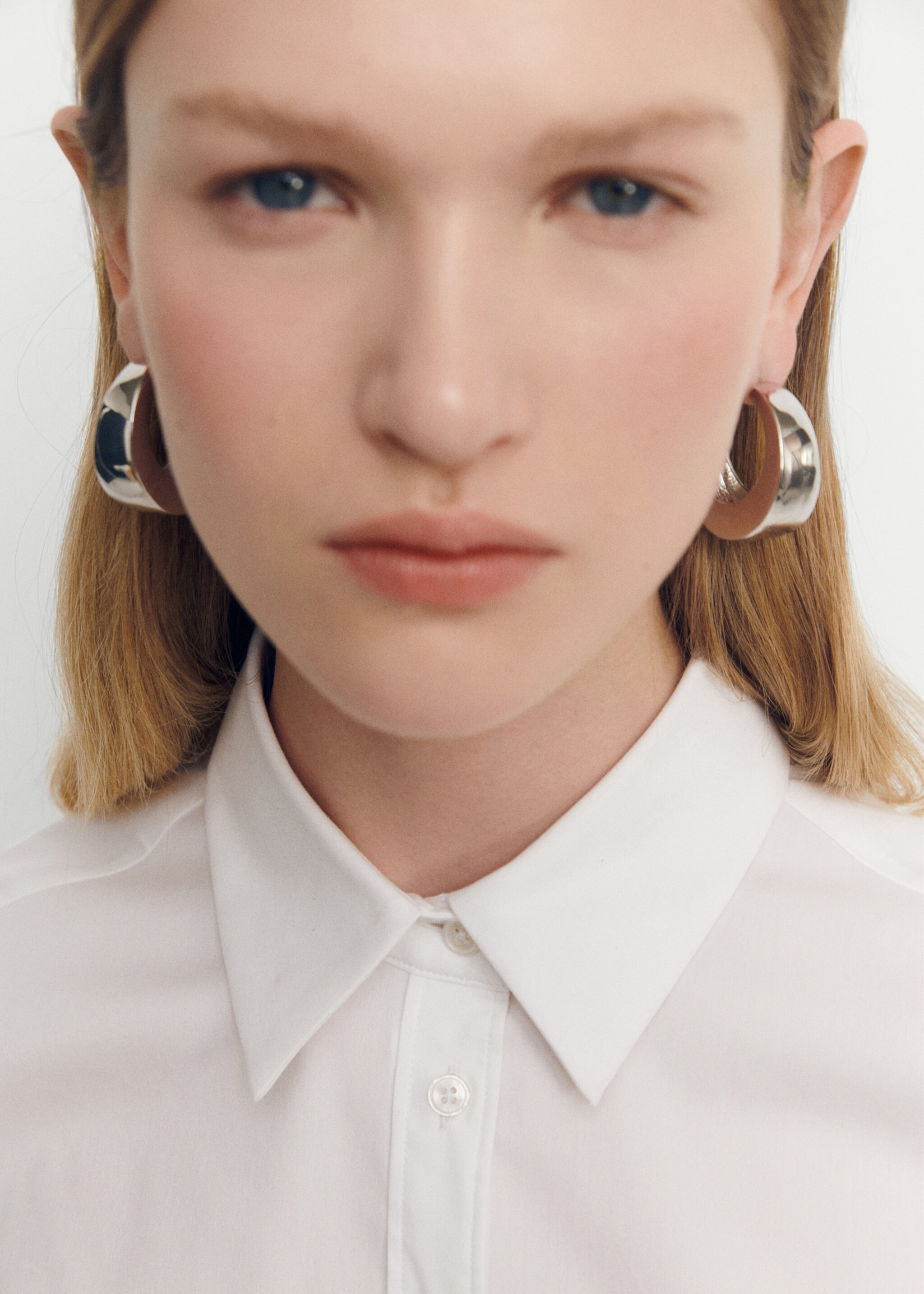 Fitted cotton shirt - Details of the article 1, White. Ref: 67024795-00.