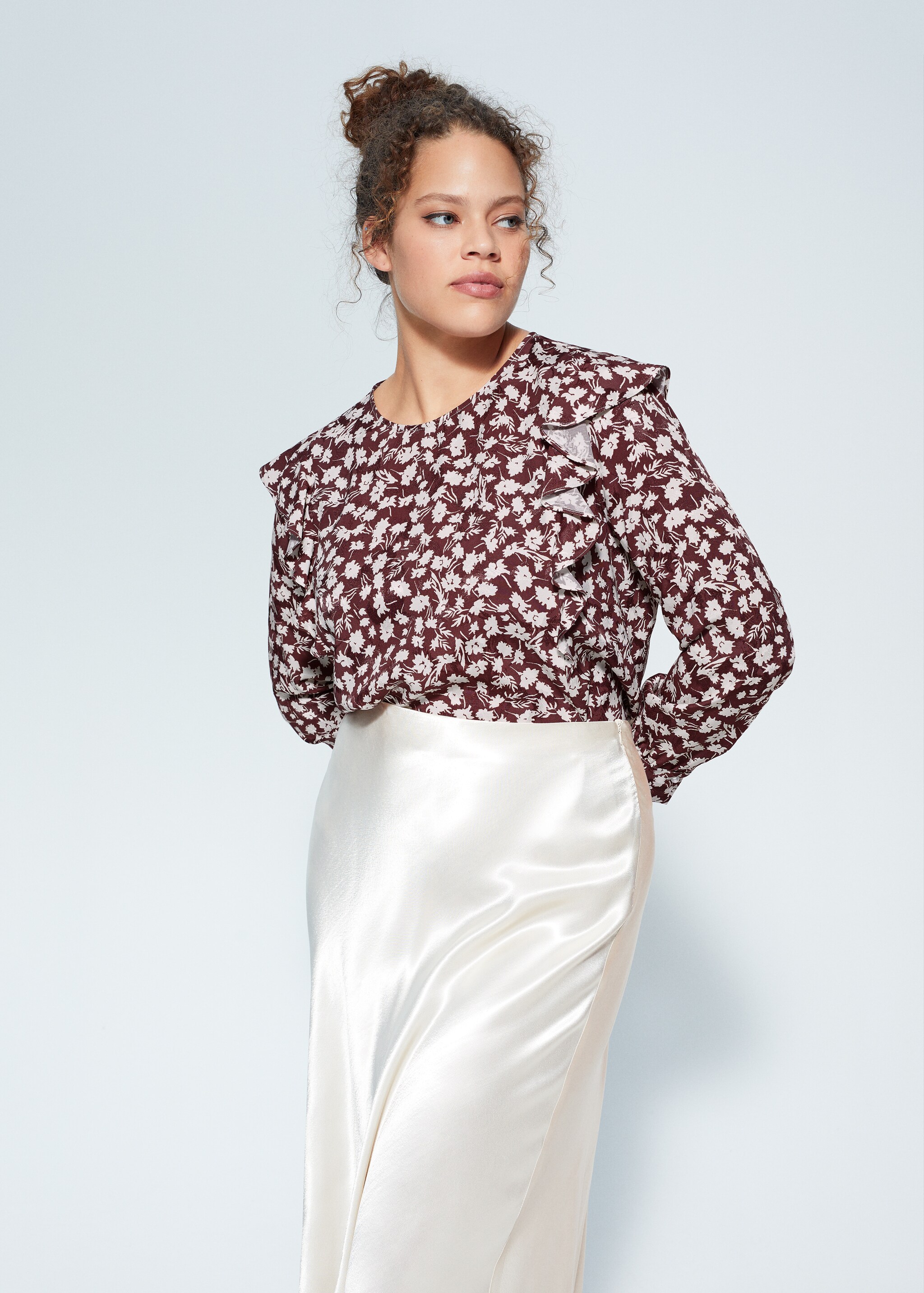 Blusa floral volante - Plano medio