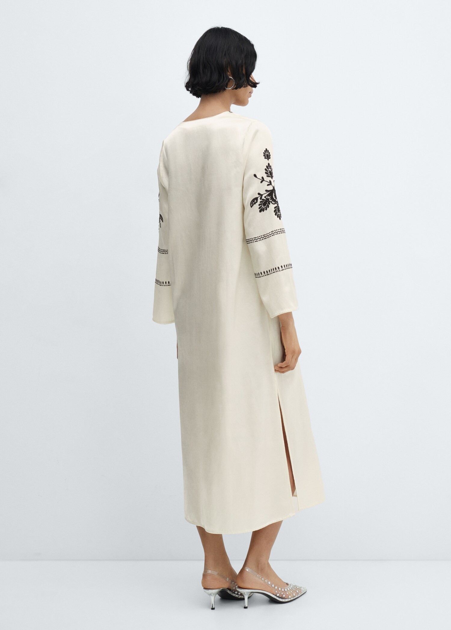 Embroidered dress with side slit - Reverse of the article