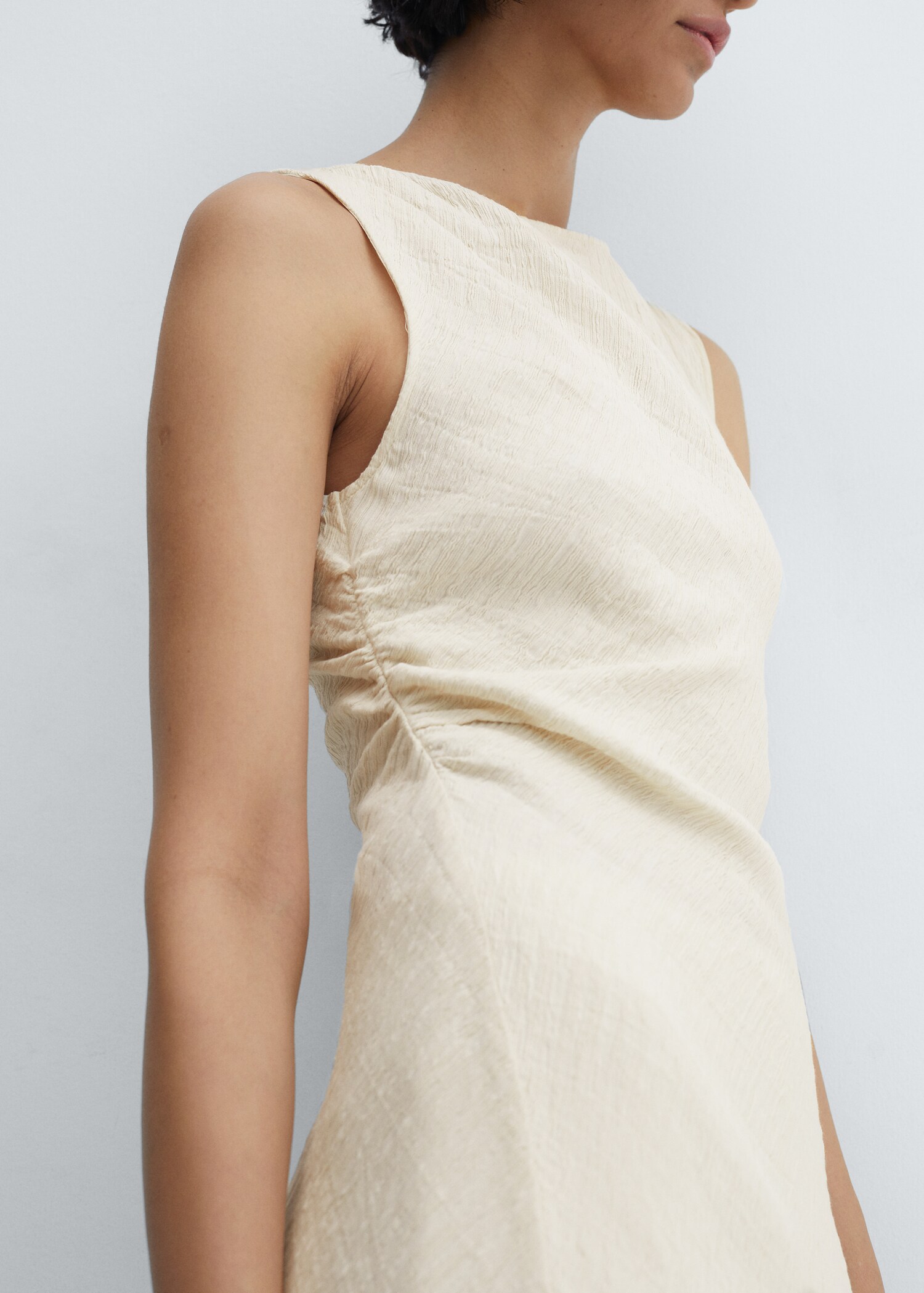 Kleid mit drapiertem Schlitz - Detail des Artikels 6