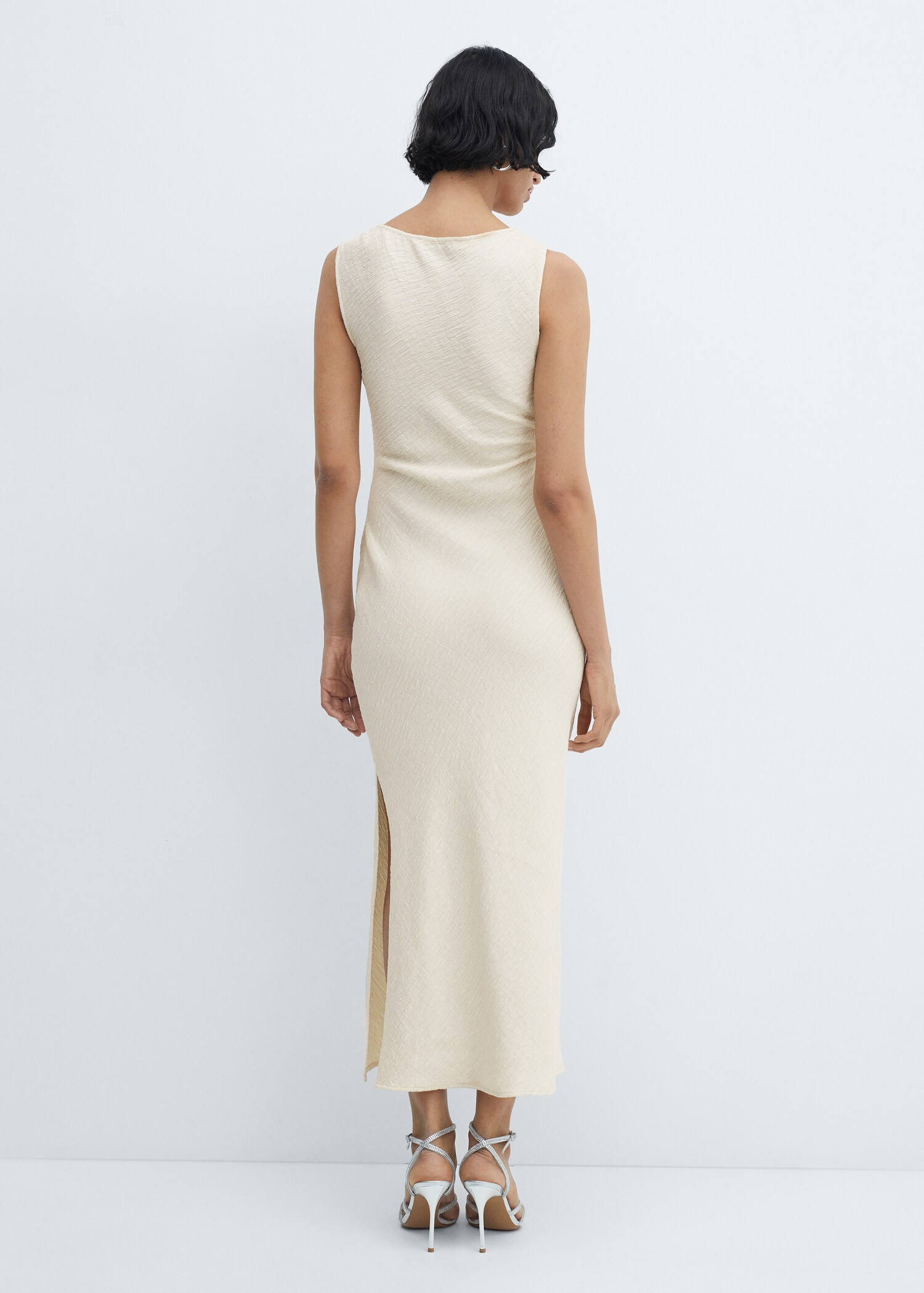 Kleid mit drapiertem Schlitz - Rückseite des Artikels