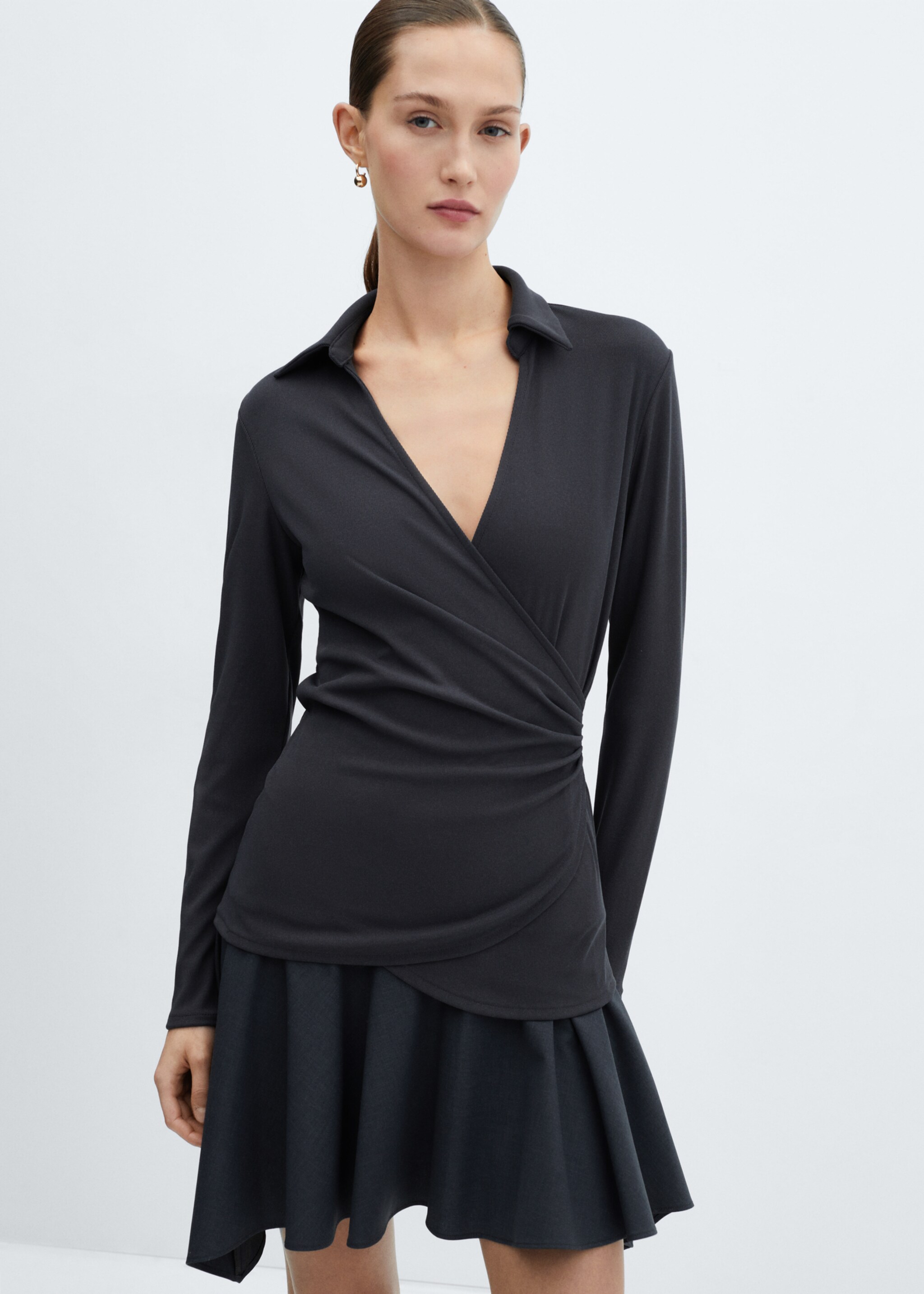 V-neckline wrap blouse - Details of the article 2, Charcoal. Ref: 67025748-00.