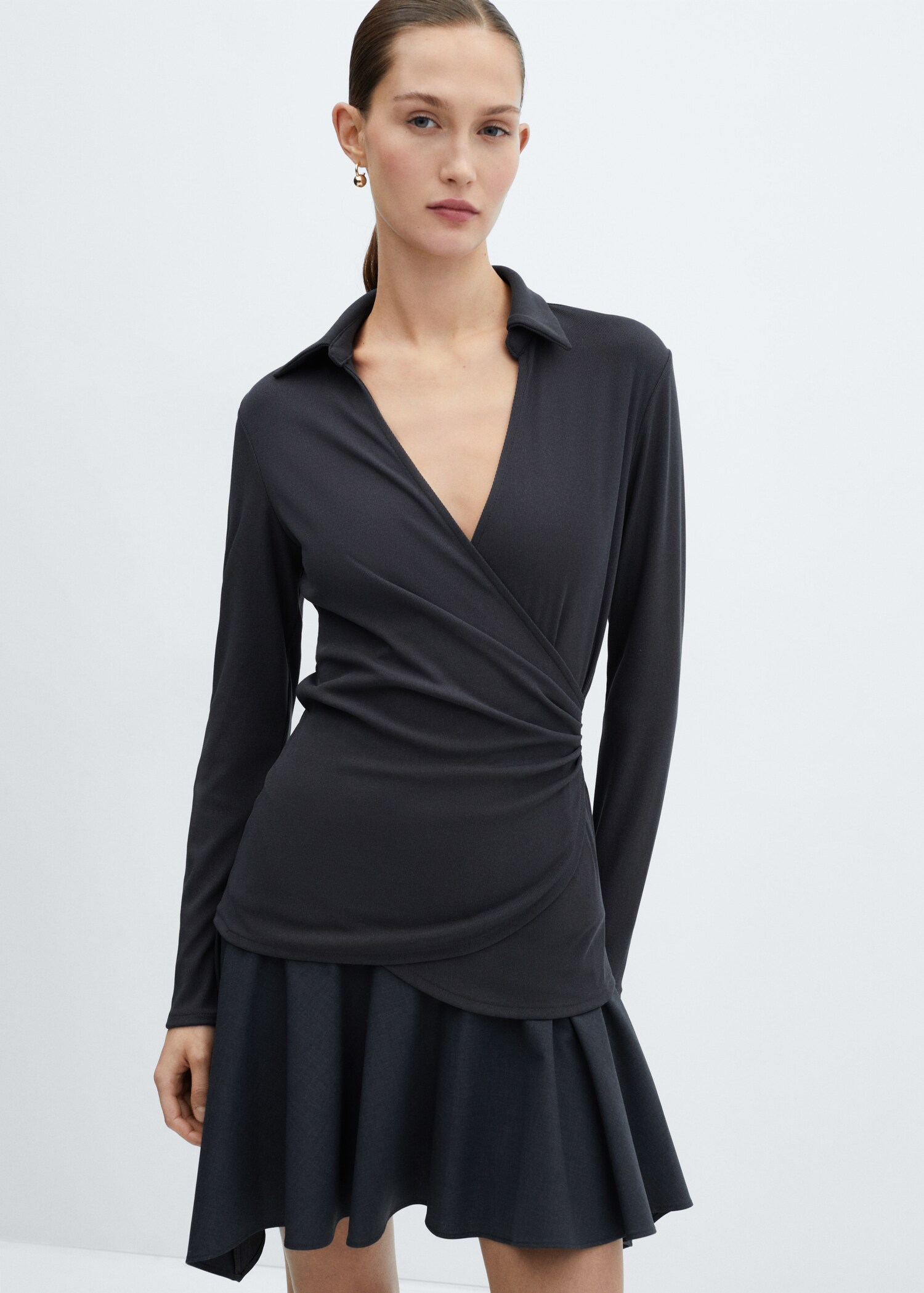 V-neckline wrap blouse - Details of the article 2