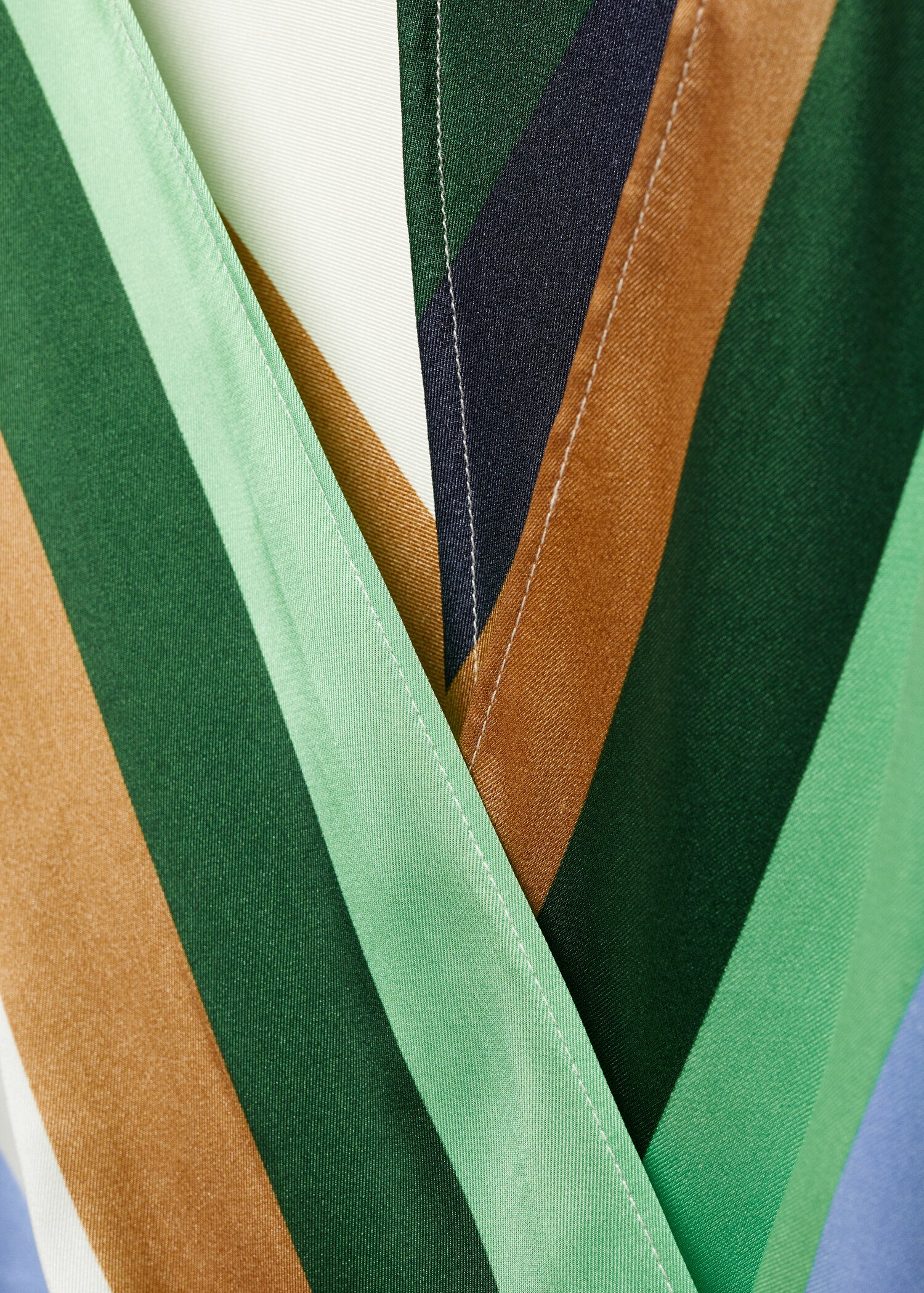 Robe à rayures satinée - Détail de l'article 8