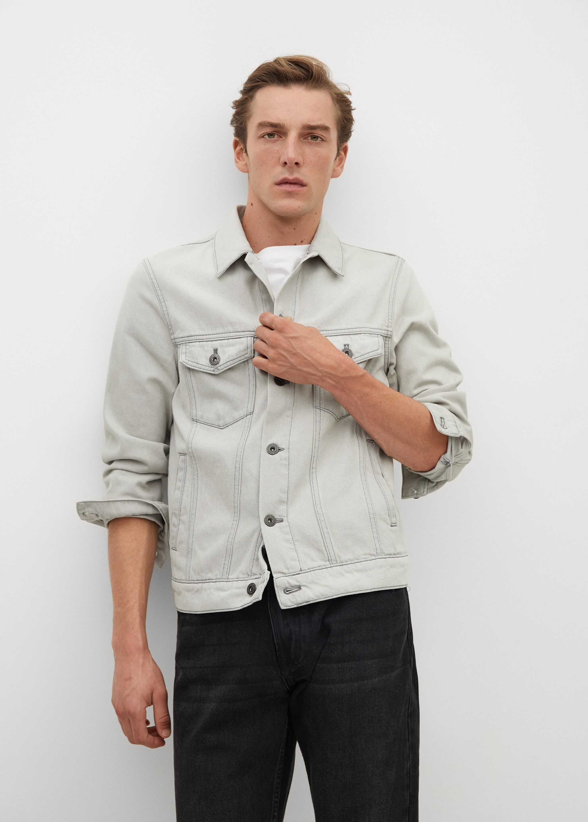 Cazadora denim lavado gris  claro  - Plano medio