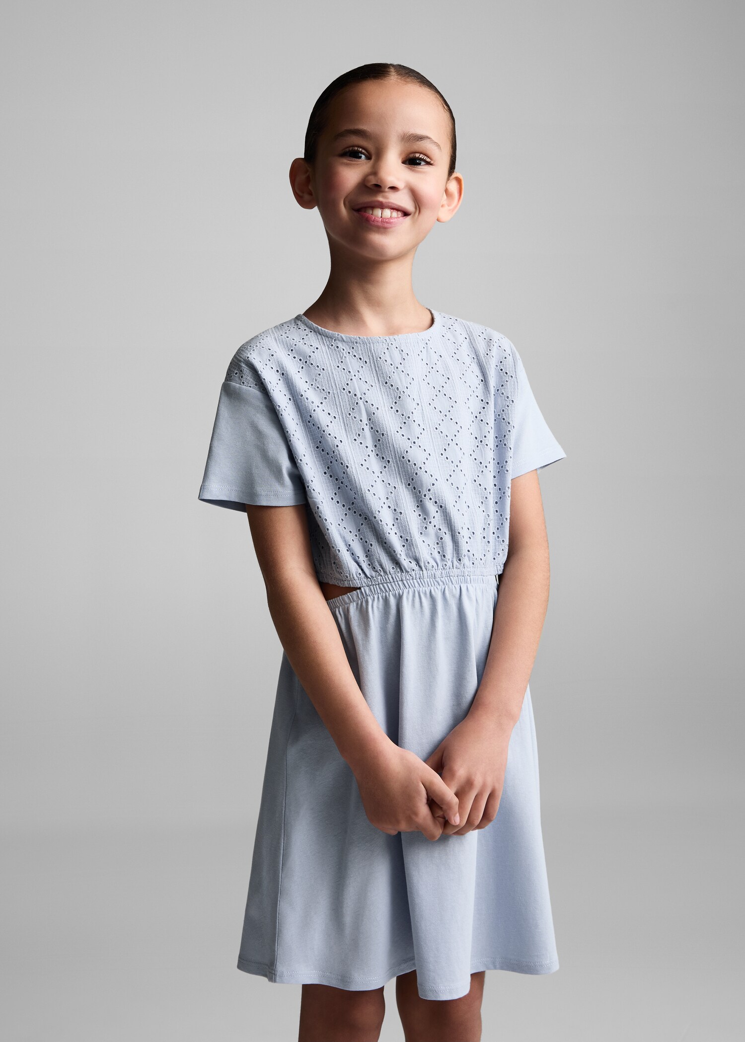 Embroidered dress with side slits - Medium plane