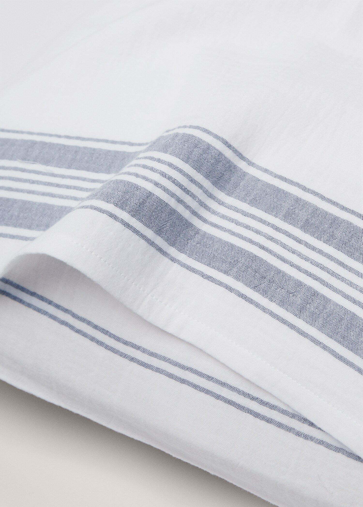Striped textured cotton pillowcase 45x110cm - Details of the article 2