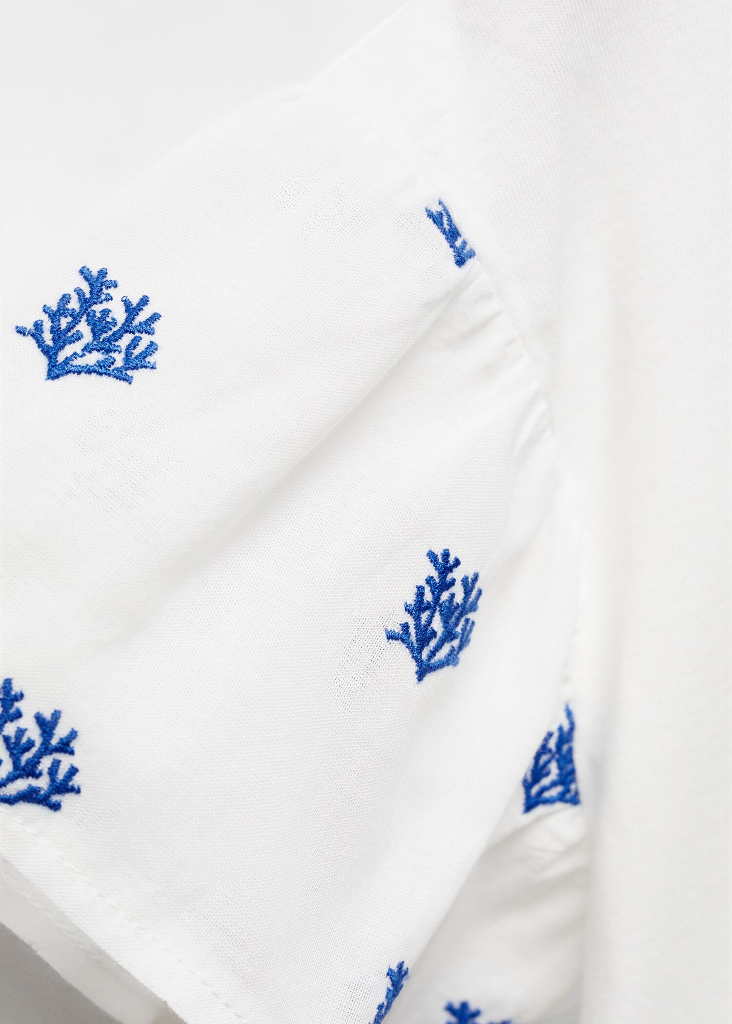 Kurzarm-T-Shirt mit Stickerei - Detail des Artikels 8