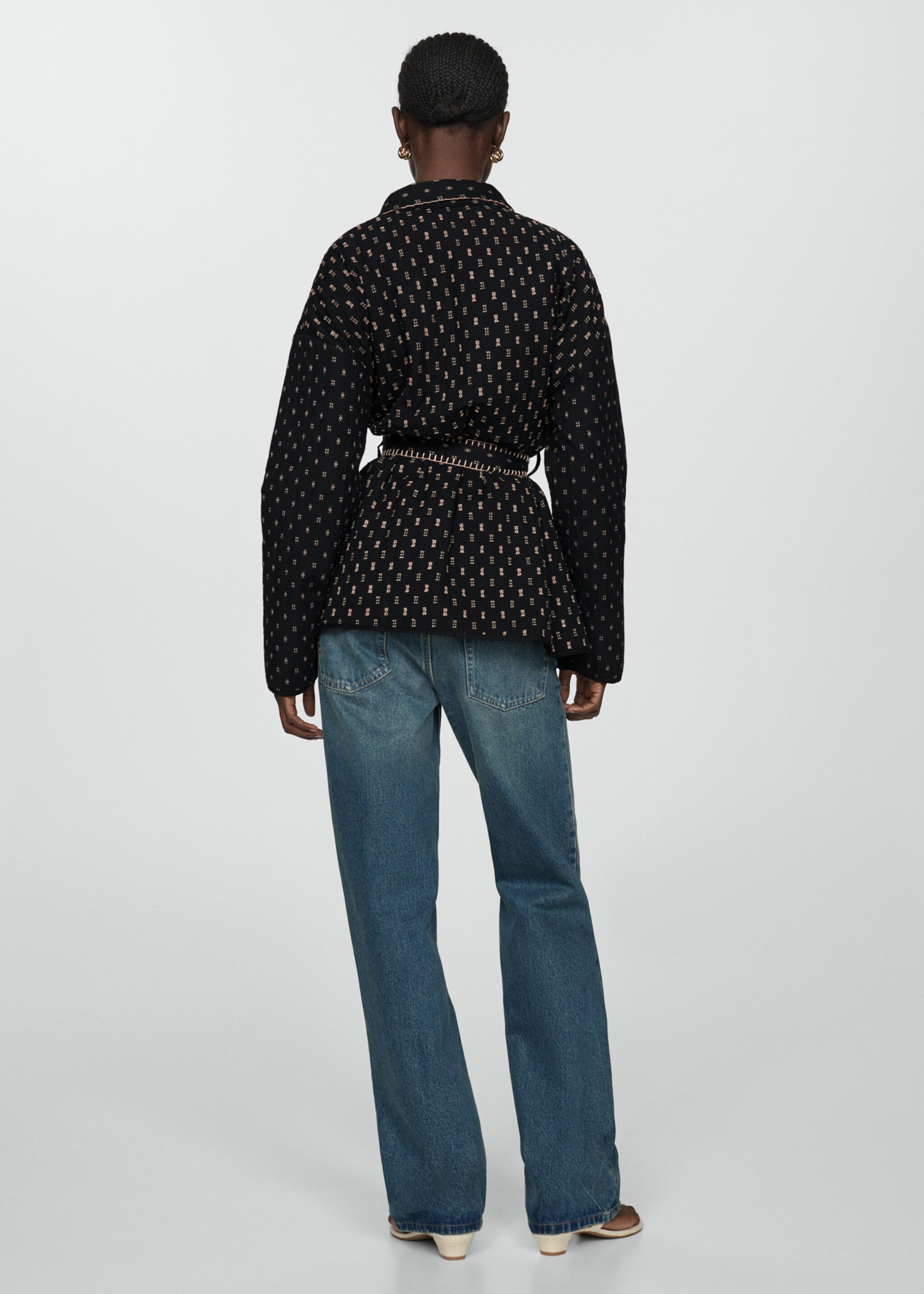 Steppjacke mit Stickdetails - Rückseite des Artikels
