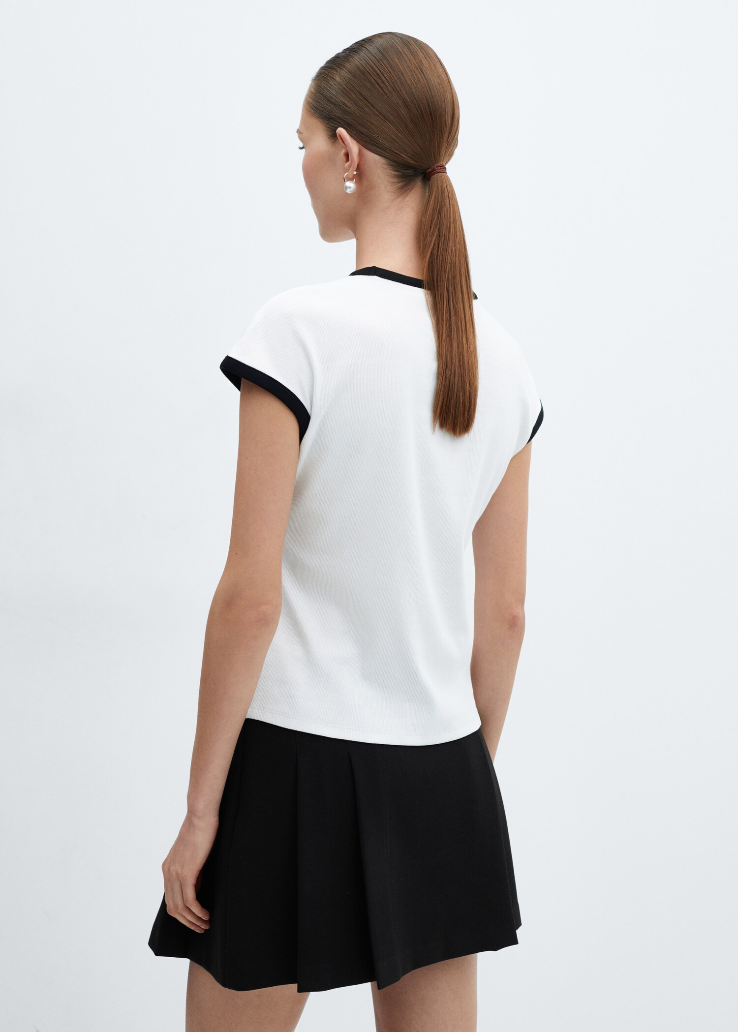 Contrast trim T-shirt - Reverse of the article