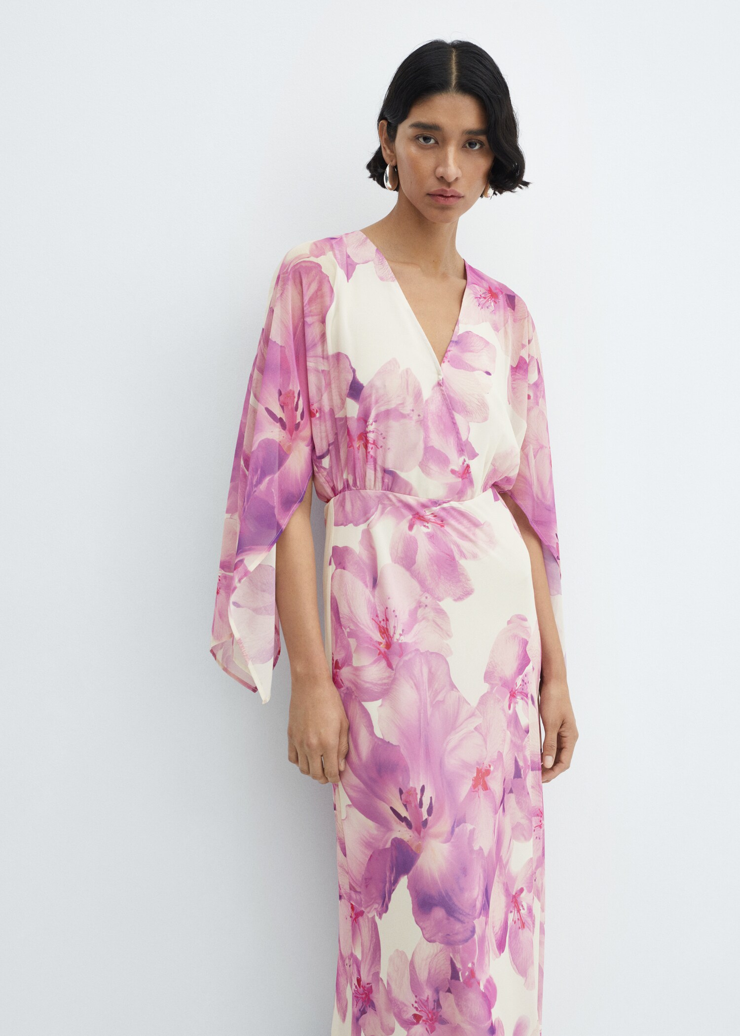 Florales Kleid mit Wickelausschnitt - Mittlere Ansicht