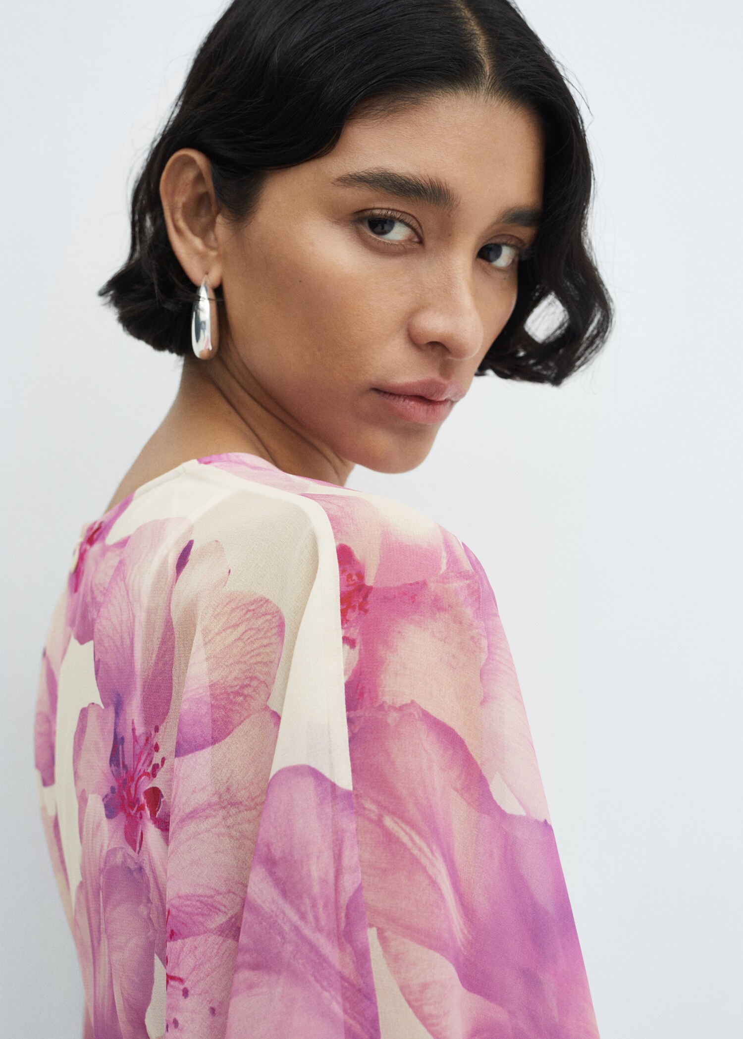 Florales Kleid mit Wickelausschnitt - Detail des Artikels 1
