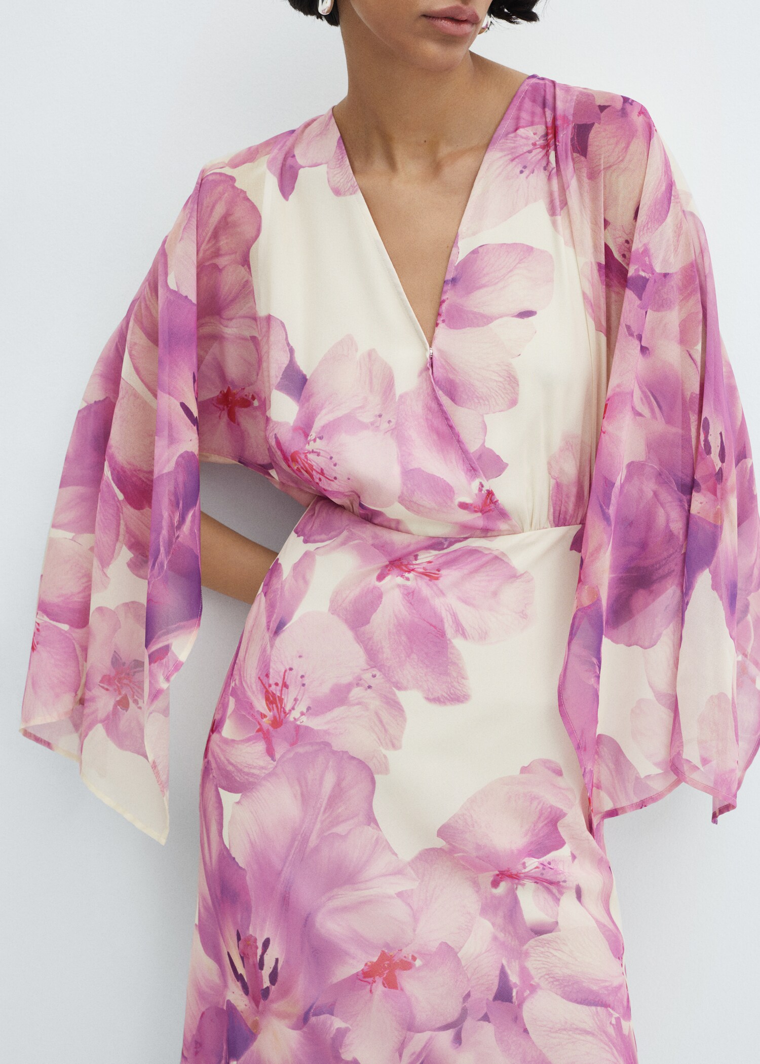 Florales Kleid mit Wickelausschnitt - Detail des Artikels 6