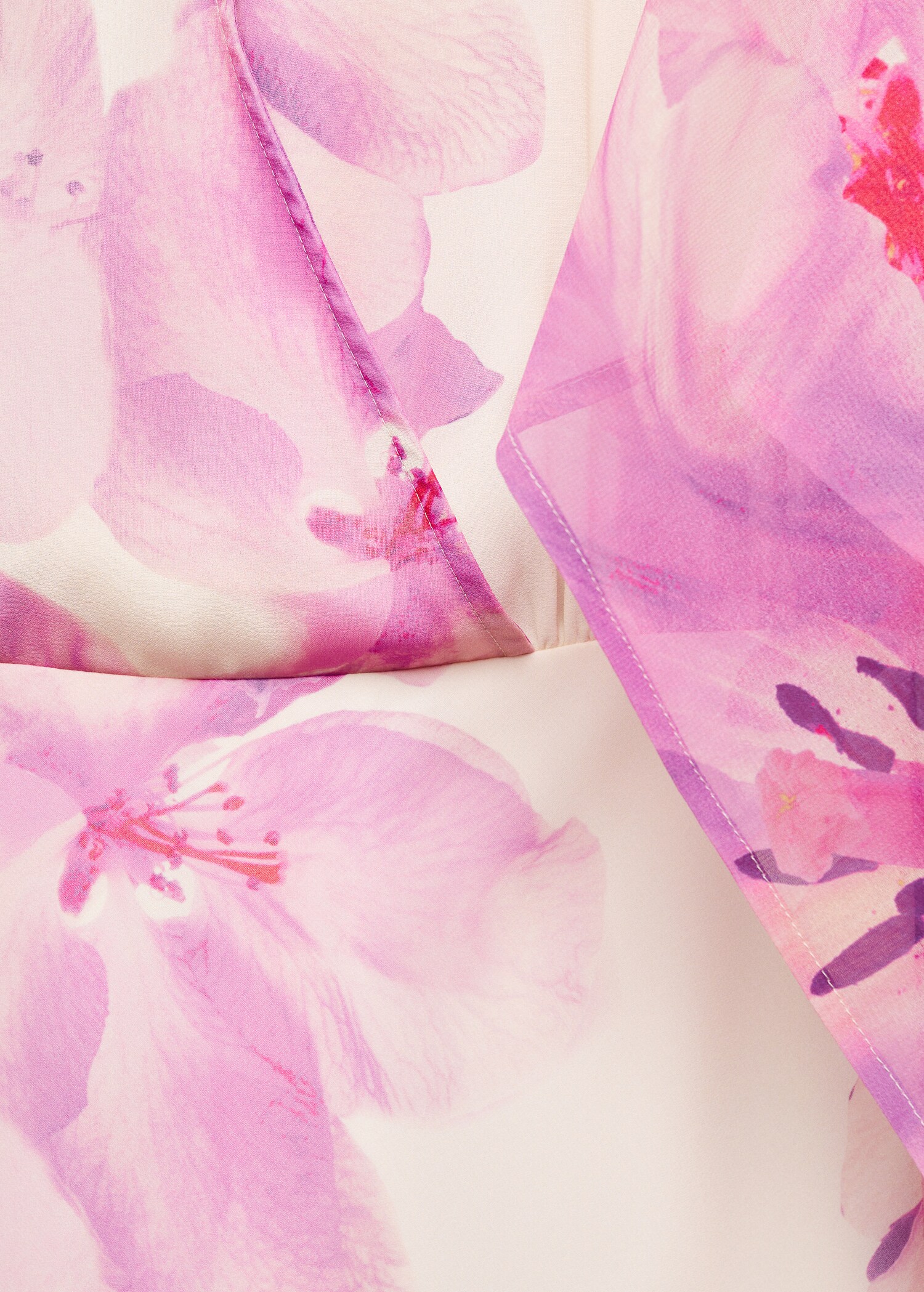 Florales Kleid mit Wickelausschnitt - Detail des Artikels 8
