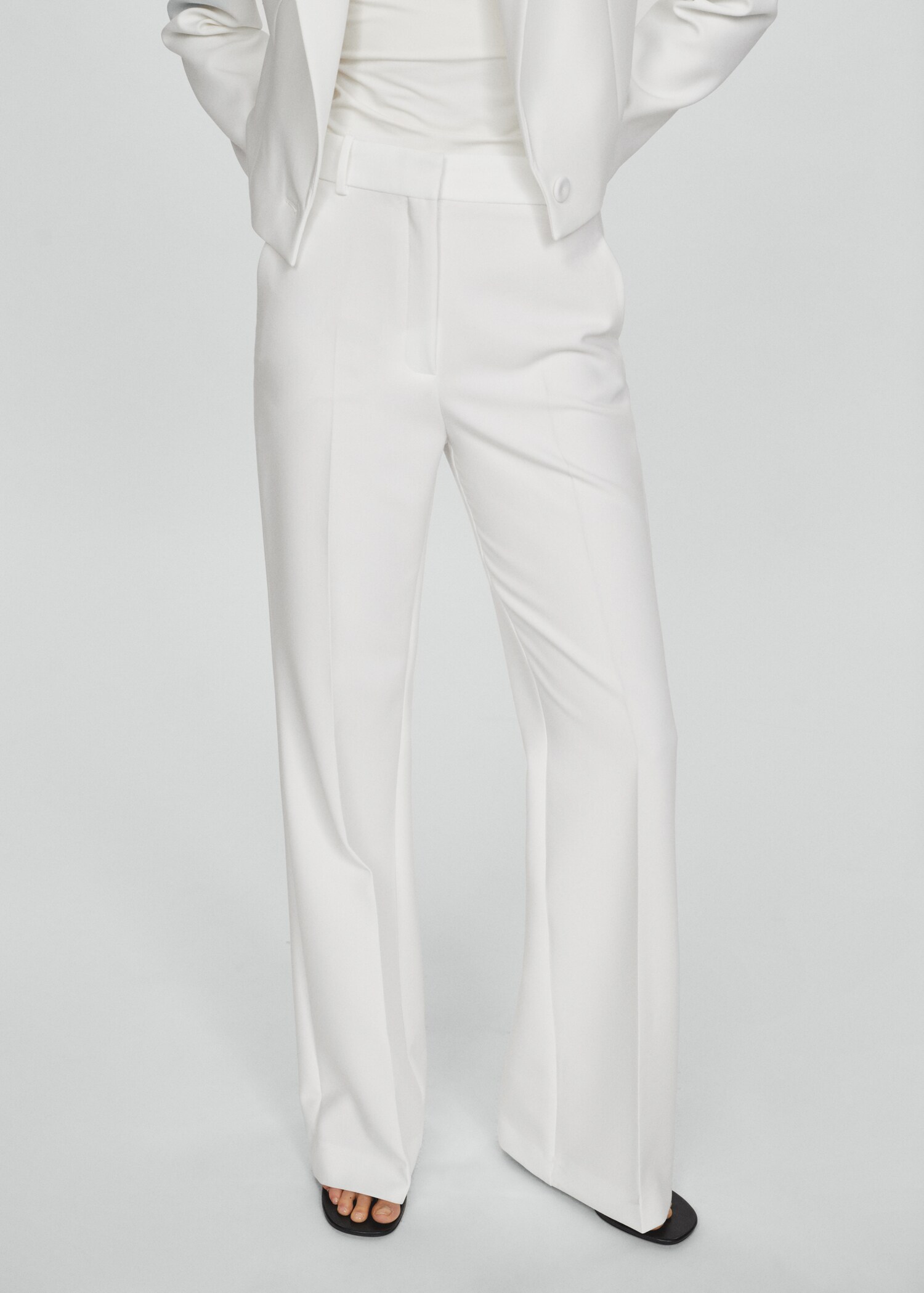 Pantalón recto traje - Plano medio