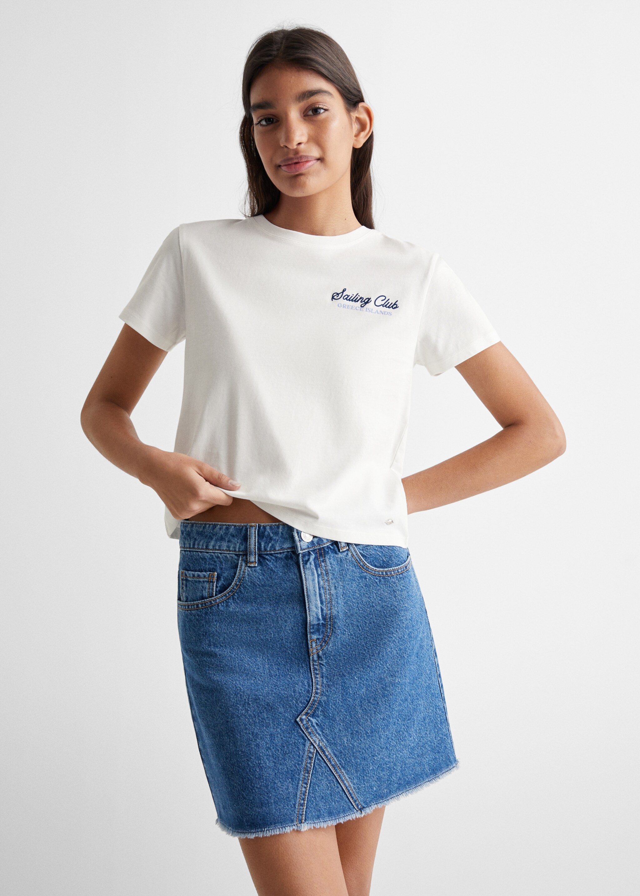 T-shirt message brodé - Plan moyen, Blanc cassé. Ref: 67026734-00.