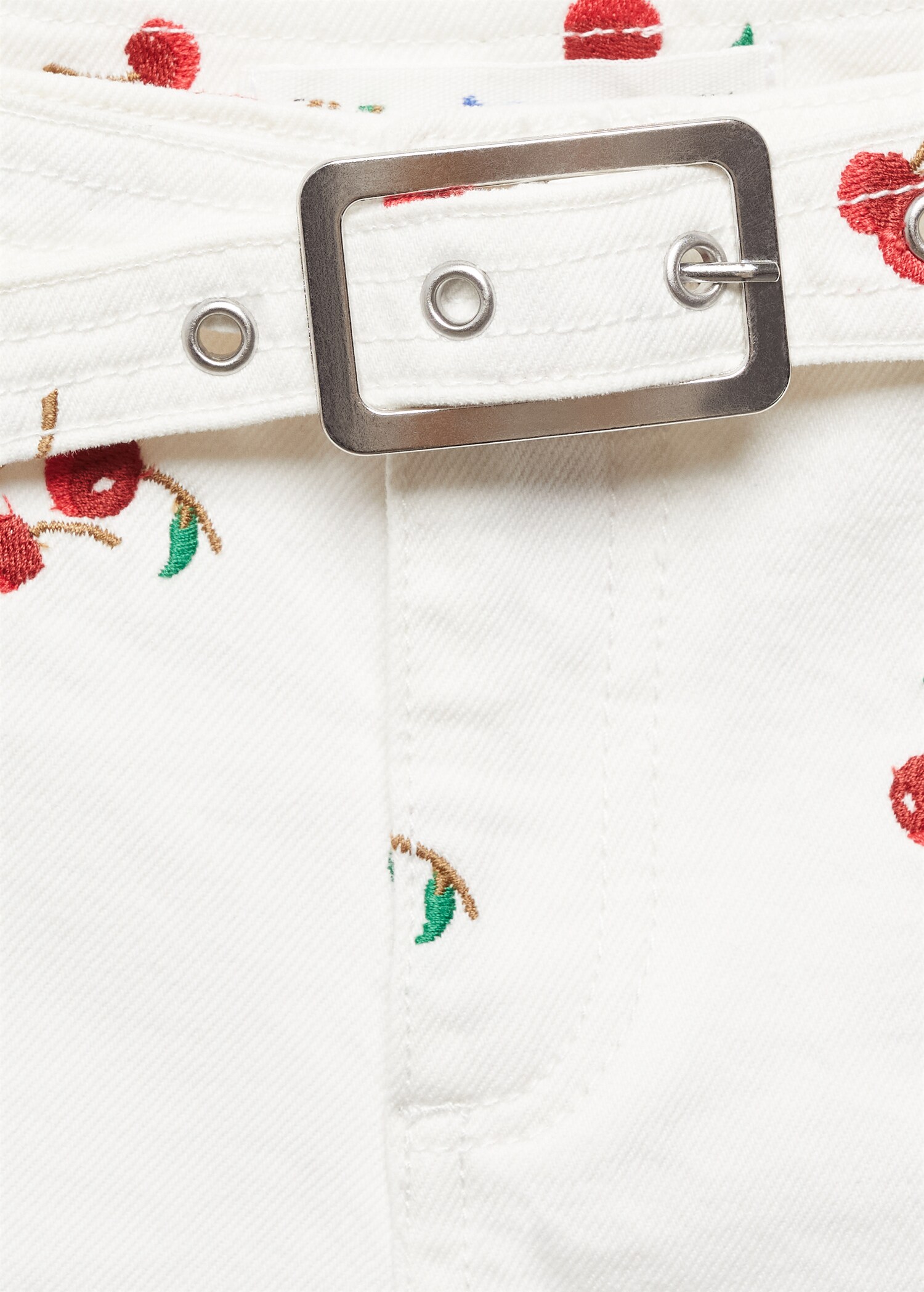 Bestickte Shorts mit Gürtel - Detail des Artikels 8