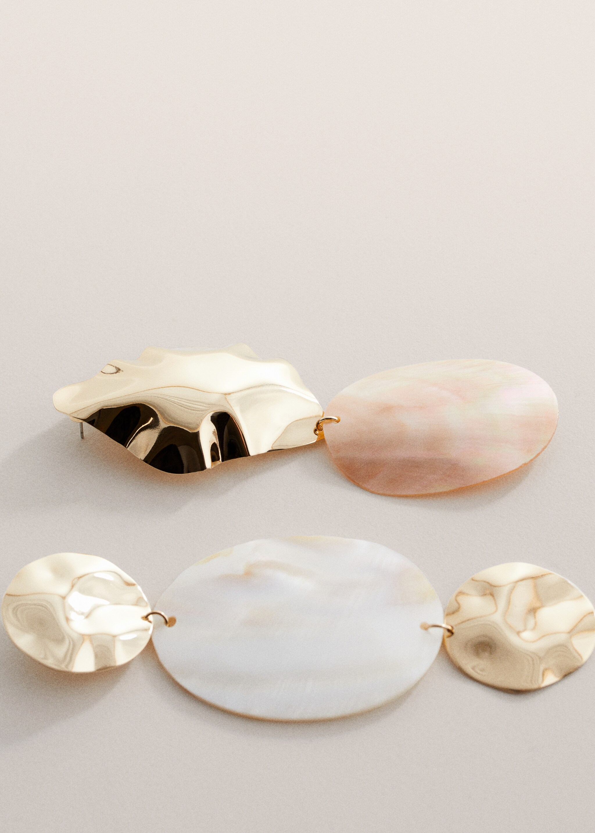 Combined shell earrings - Medium plane, Gold. Ref: 67026749-00.