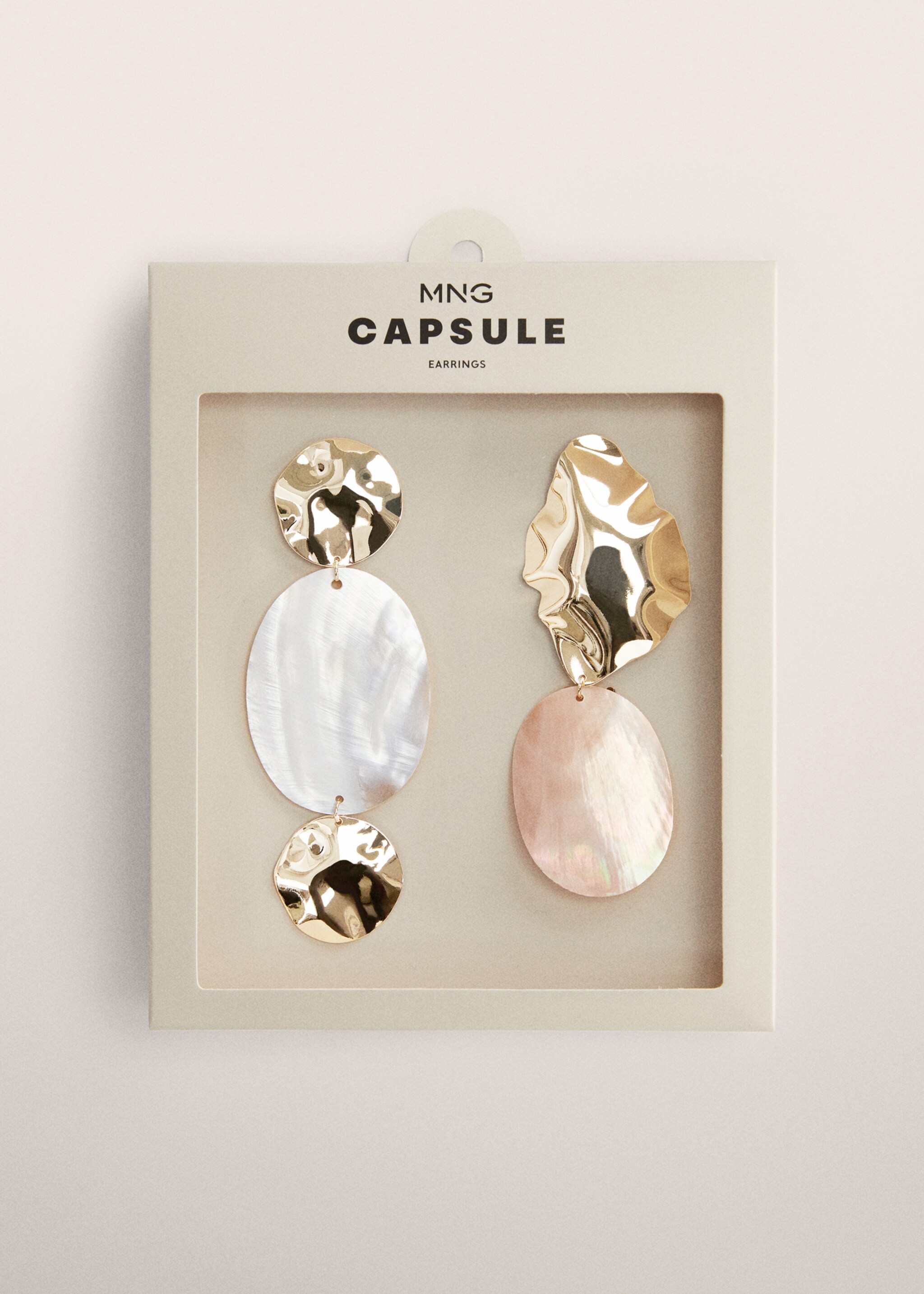 Combined shell earrings - Details of the article 2, Gold. Ref: 67026749-00.