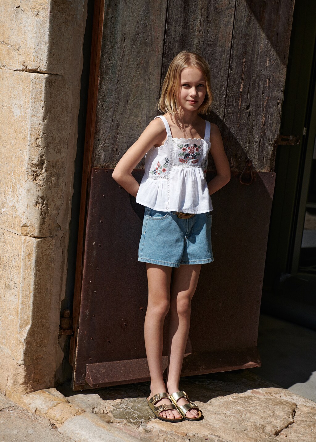 早い者勝ち　UND FLOWER RAISED EMBROIDERY TOP RAISED EMBROIDERY SHIRT - Chocolate | ZARA United States