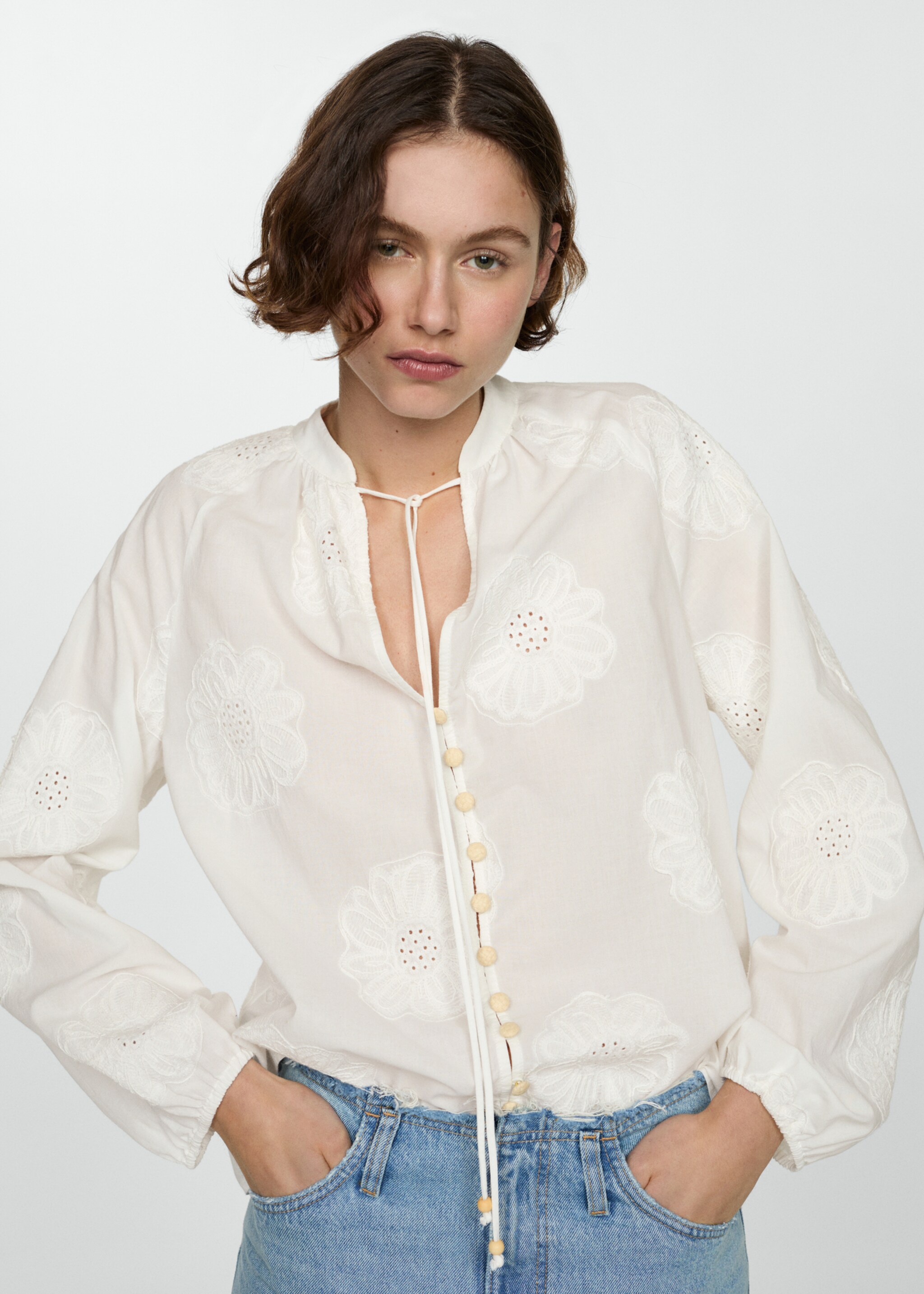 Blusa bordado floral lazo - Plano medio, Blanco roto. Ref: 67027124-00.