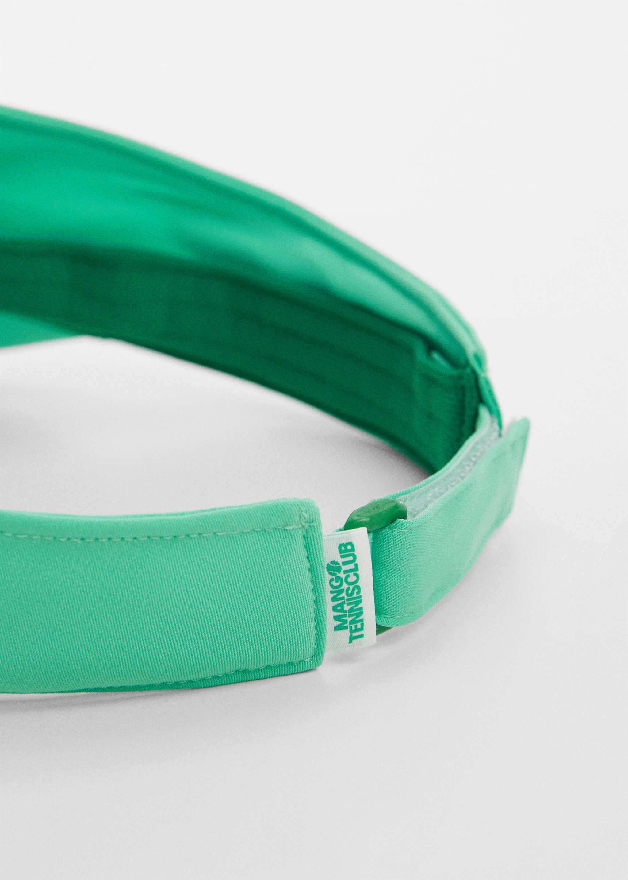 Cap with visor and logo - Details of the article 1, Green. Ref: 67027135-00.