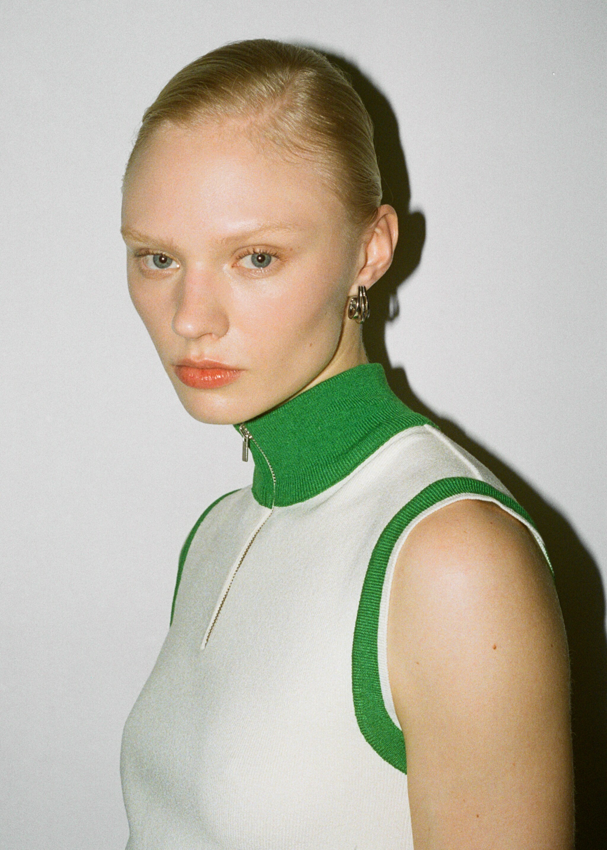 Buttoned round-neck cardigan - Details of the article 9