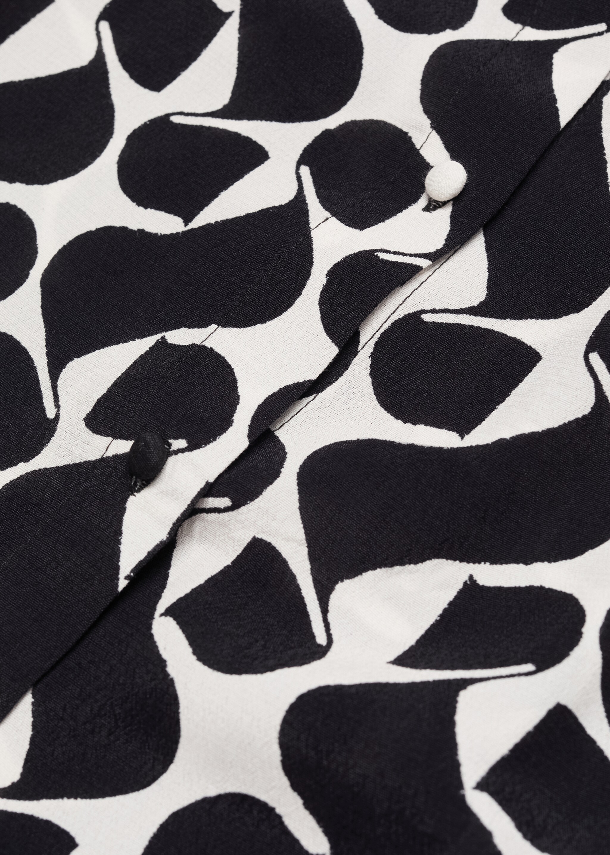 Blusa estampada com terminações em contraste - Pormenor do artigo 0