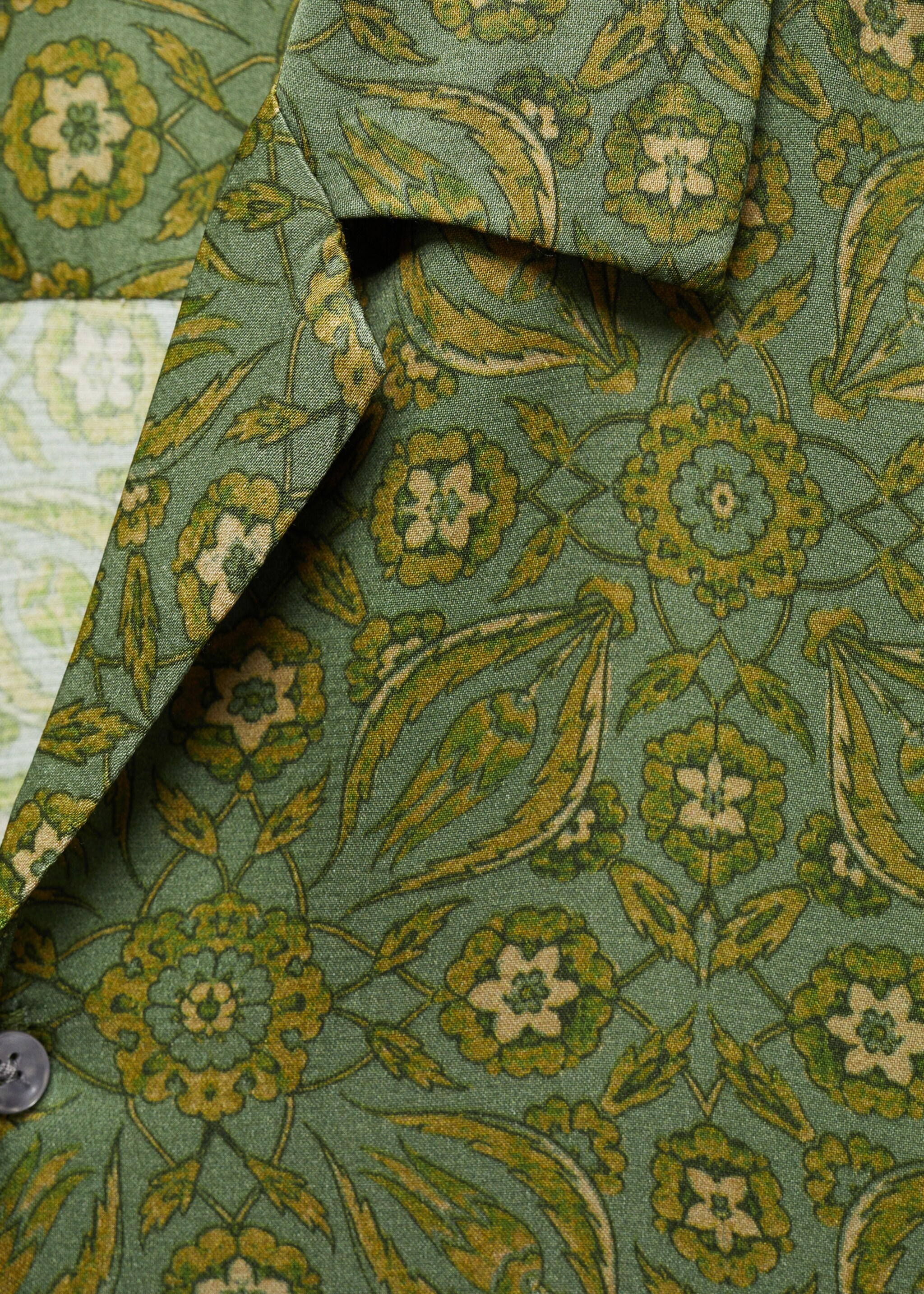 Printed fluid regular-fit shirt - Details of the article 8