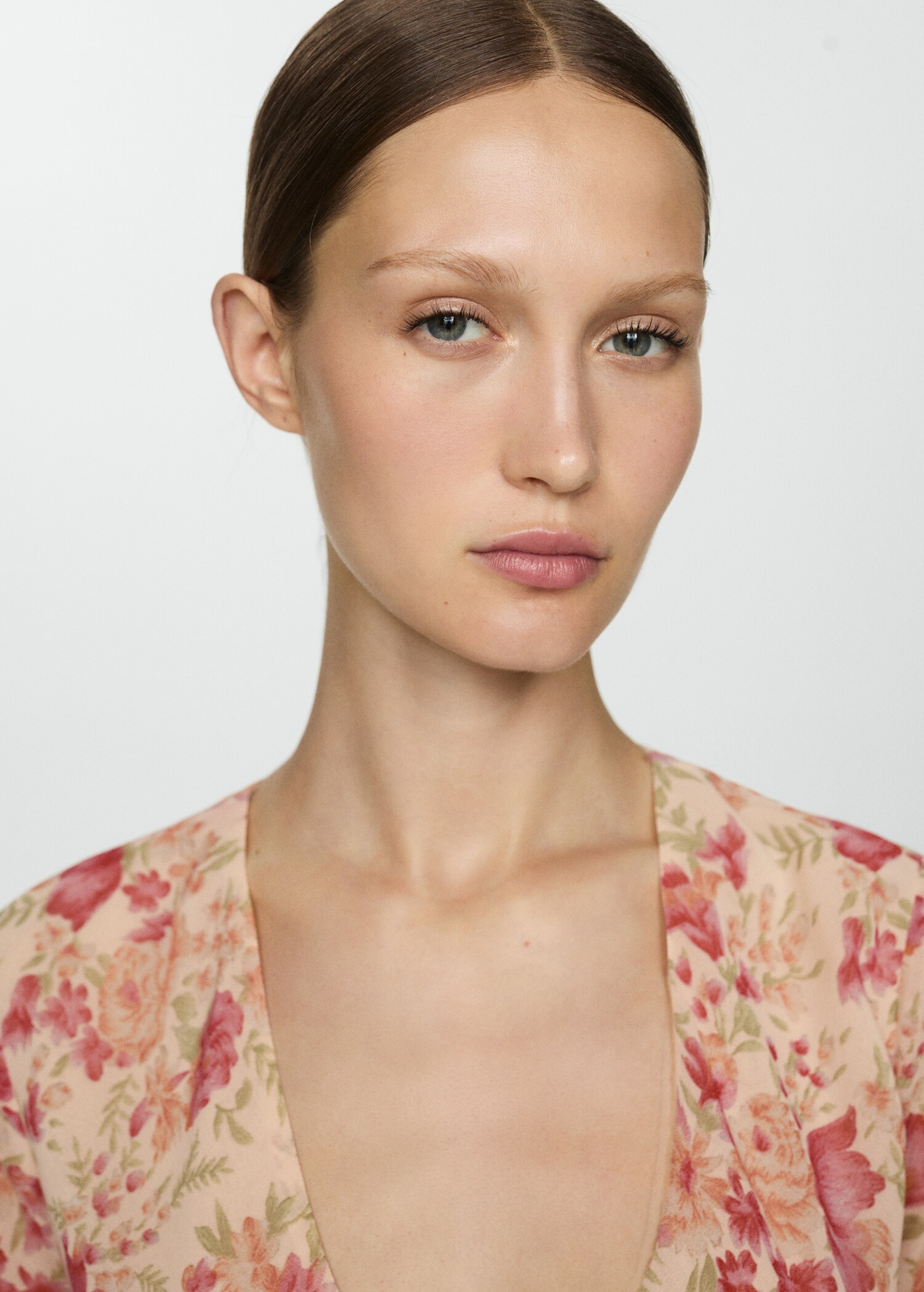 Floral dress with asymmetrical hem - Details of the article 1