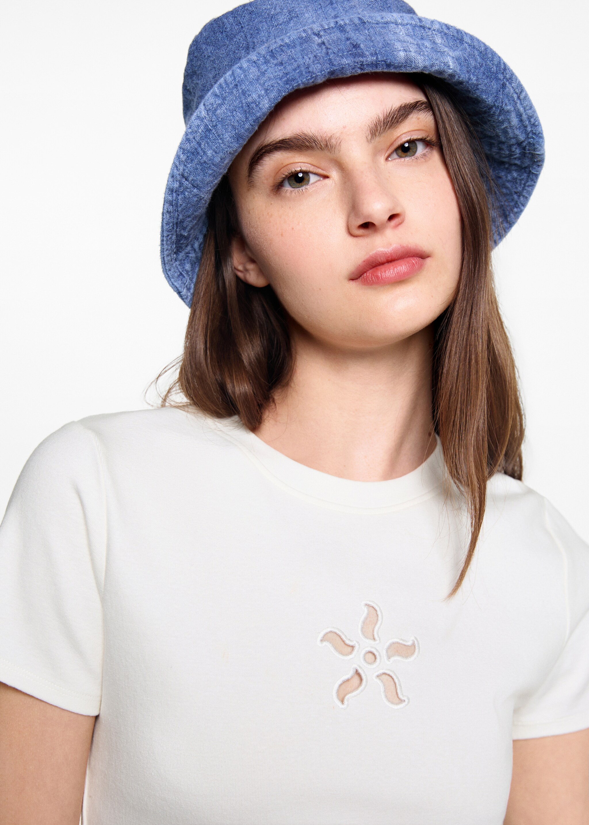 T-shirt com pormenores rendados - Pormenor do artigo 1