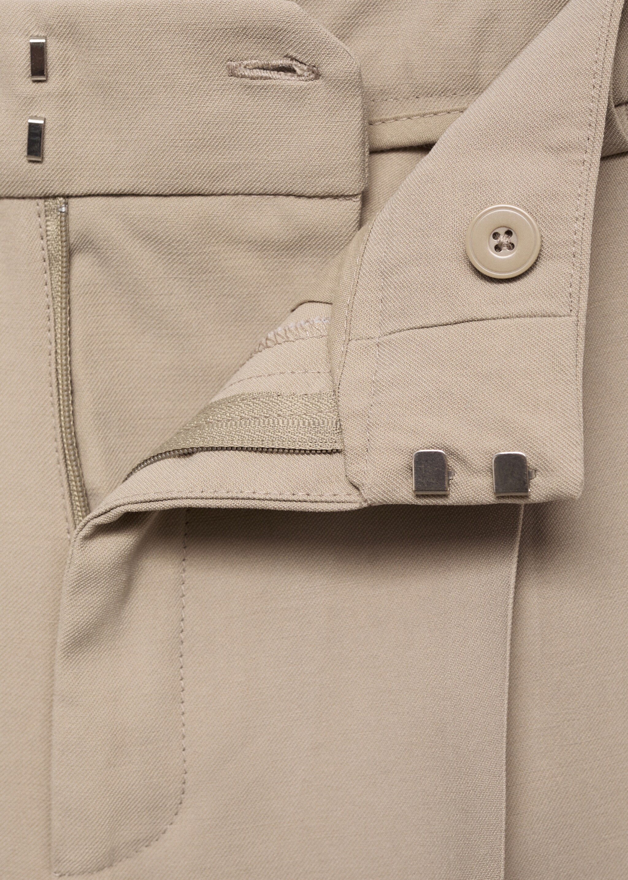Straight-fit pleated trousers - Details of the article 8, Medium Brown. Ref: 67028278-00.
