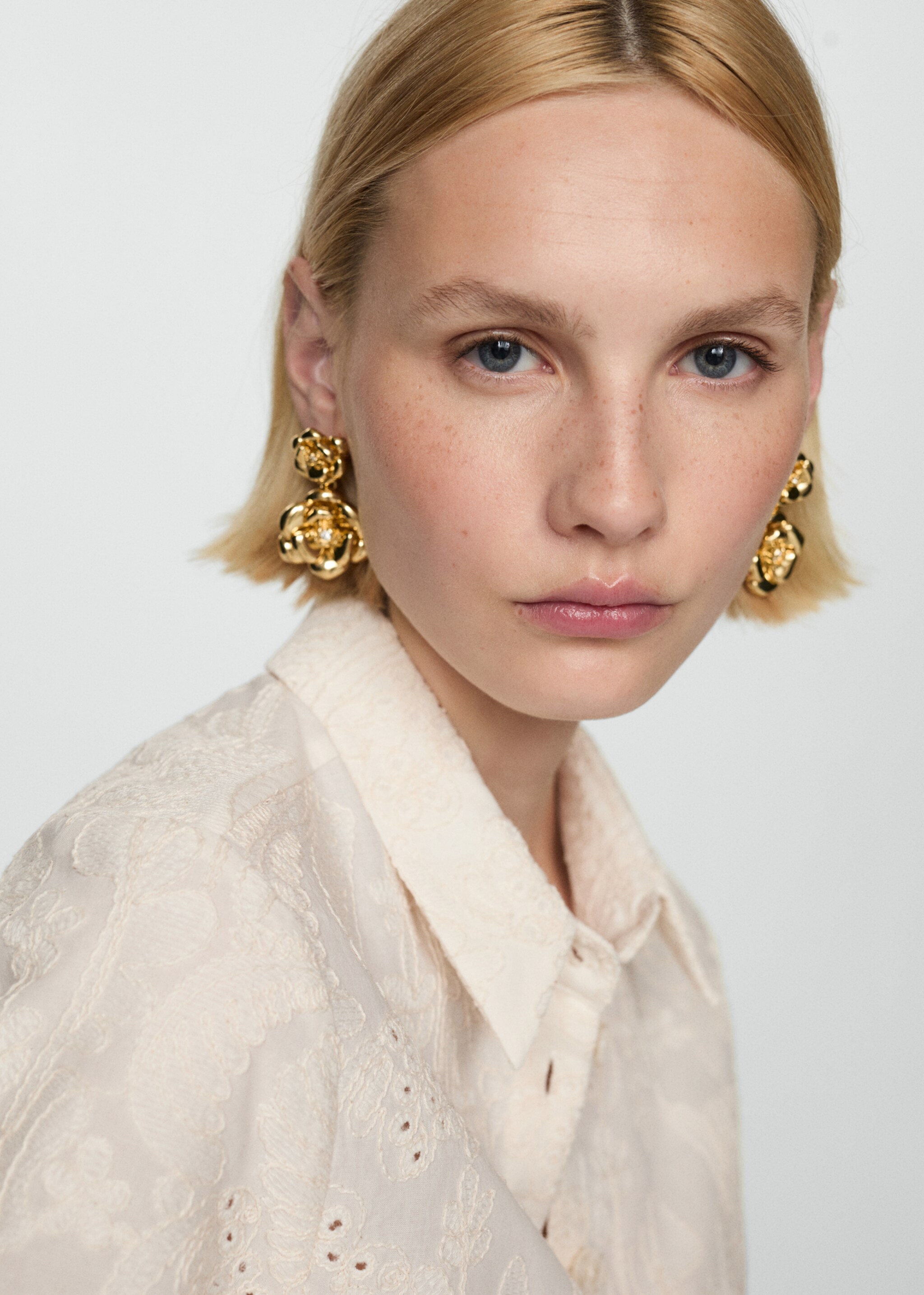 Embroidered detail shirt - Details of the article 1