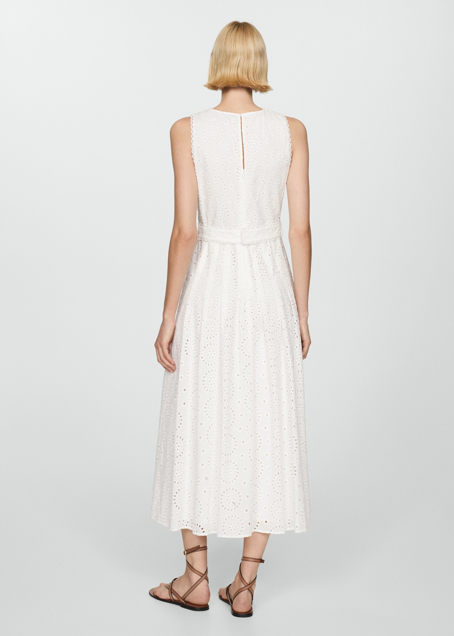 Robe broderies ceinture - Verso de l’article