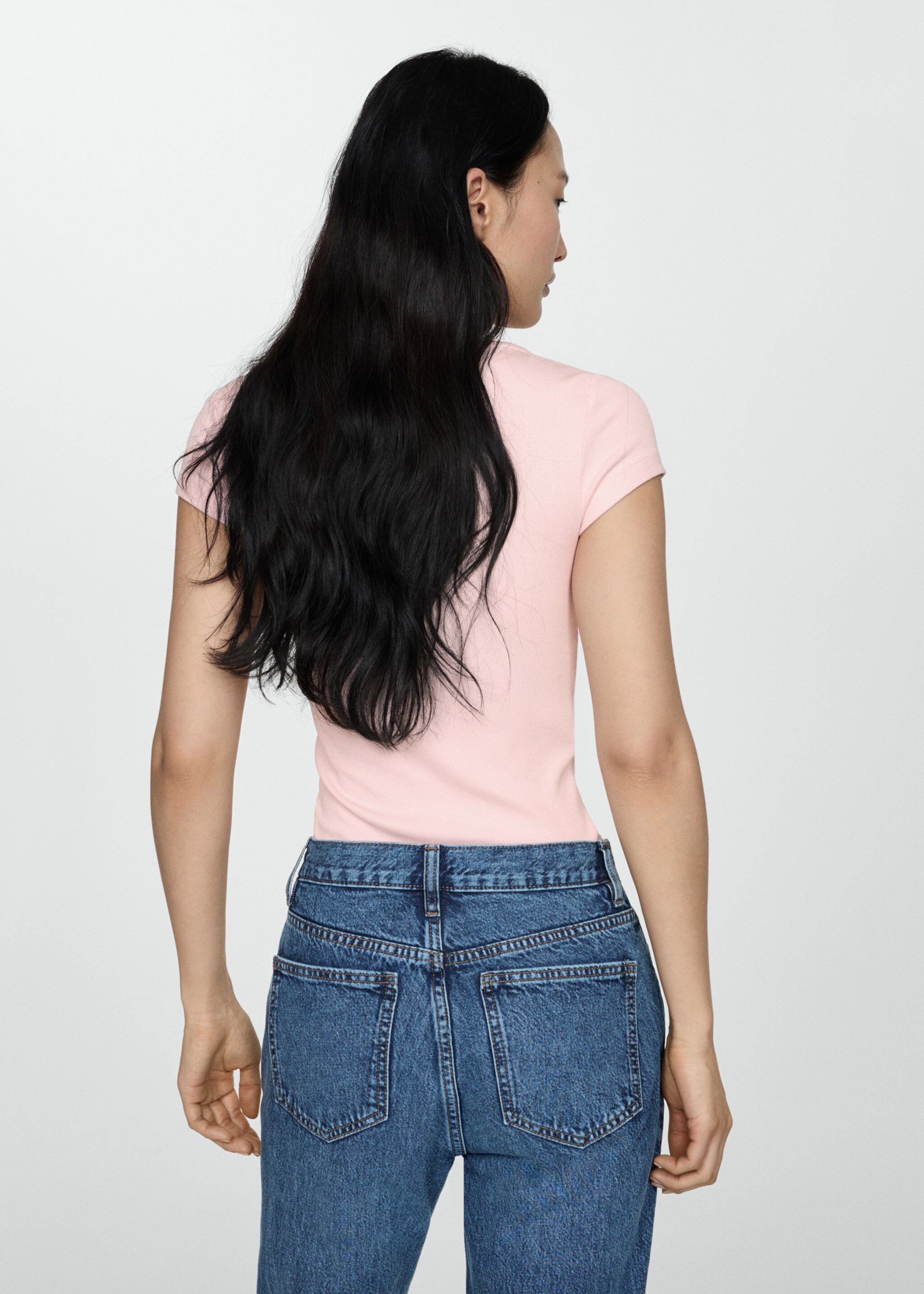 T-Shirt mit Drapierung - Rückseite des Artikels
