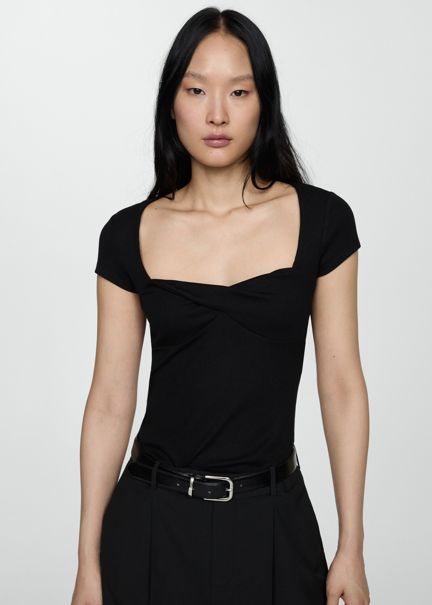 T-Shirt mit Drapierung - Mittlere Ansicht