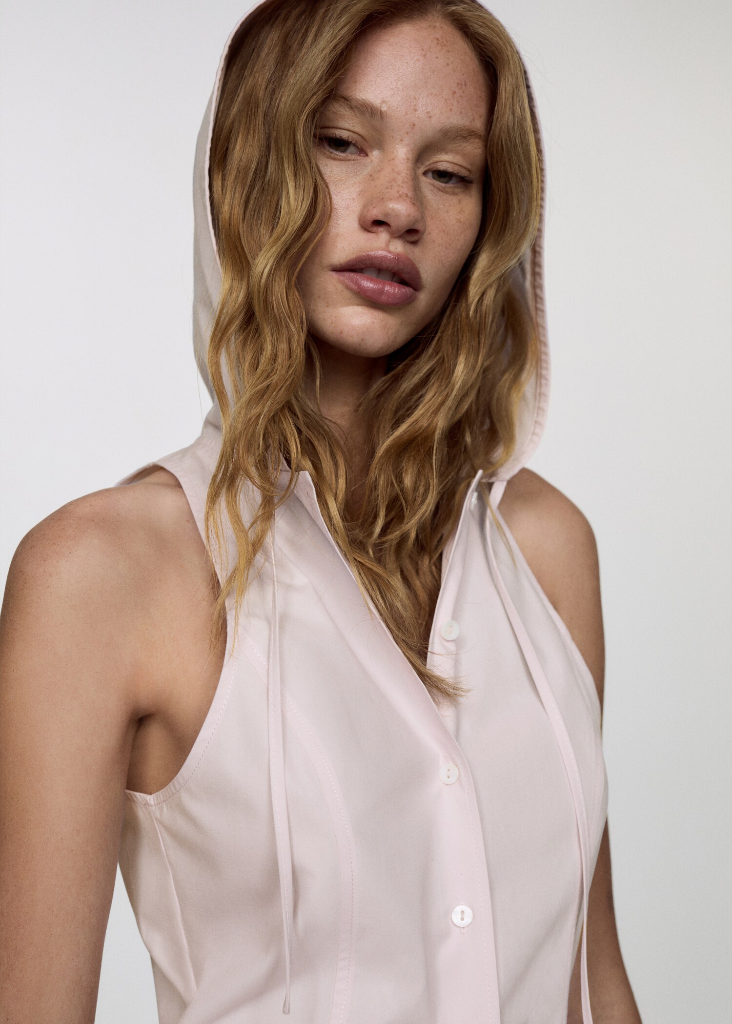 Sleeveless hooded blouse - Details of the article 1
